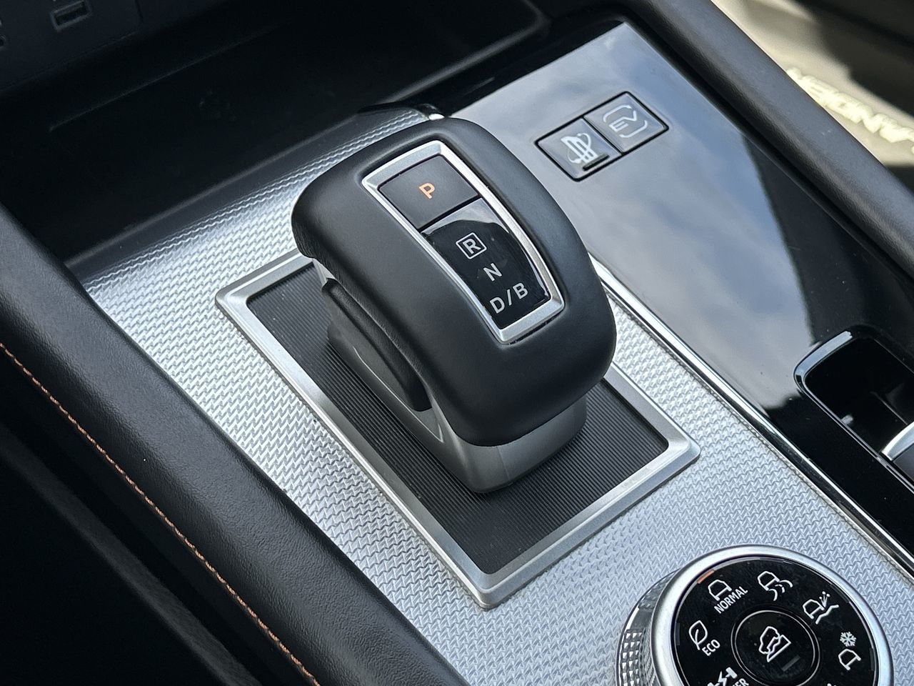2025 Mitsubishi Outlander Plug-In Hybrid in Mississauga, Ontario