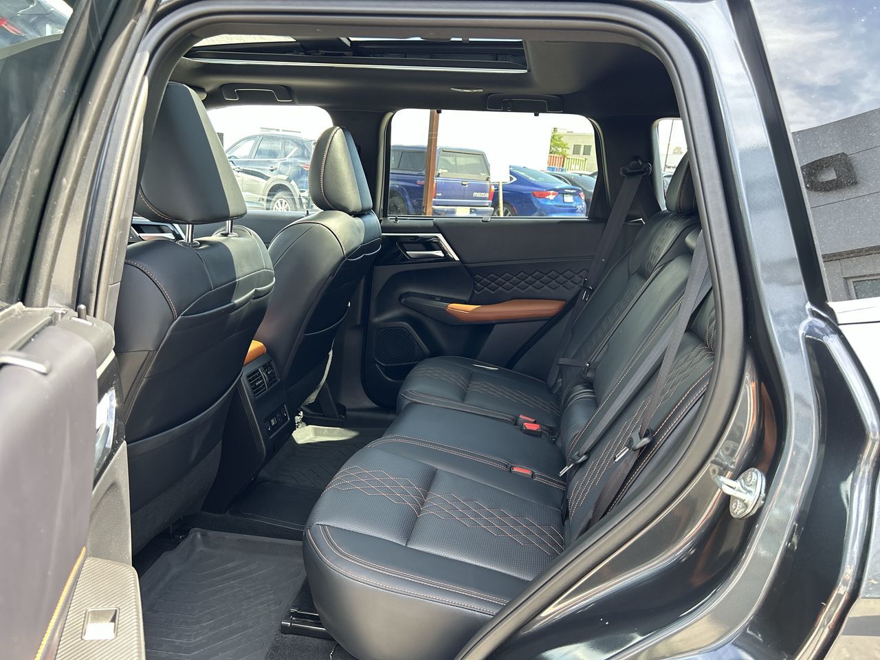 2025 Mitsubishi Outlander Plug-In Hybrid in Mississauga, Ontario