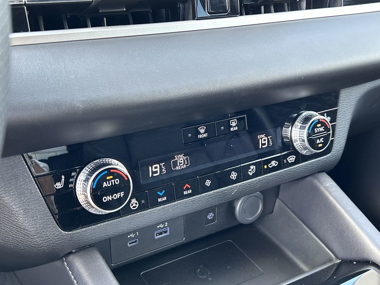 2025 Mitsubishi Outlander Plug-In Hybrid