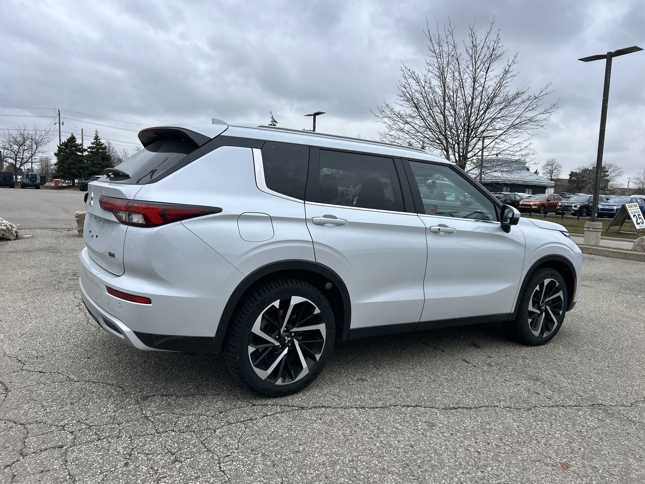 2024 Mitsubishi Outlander