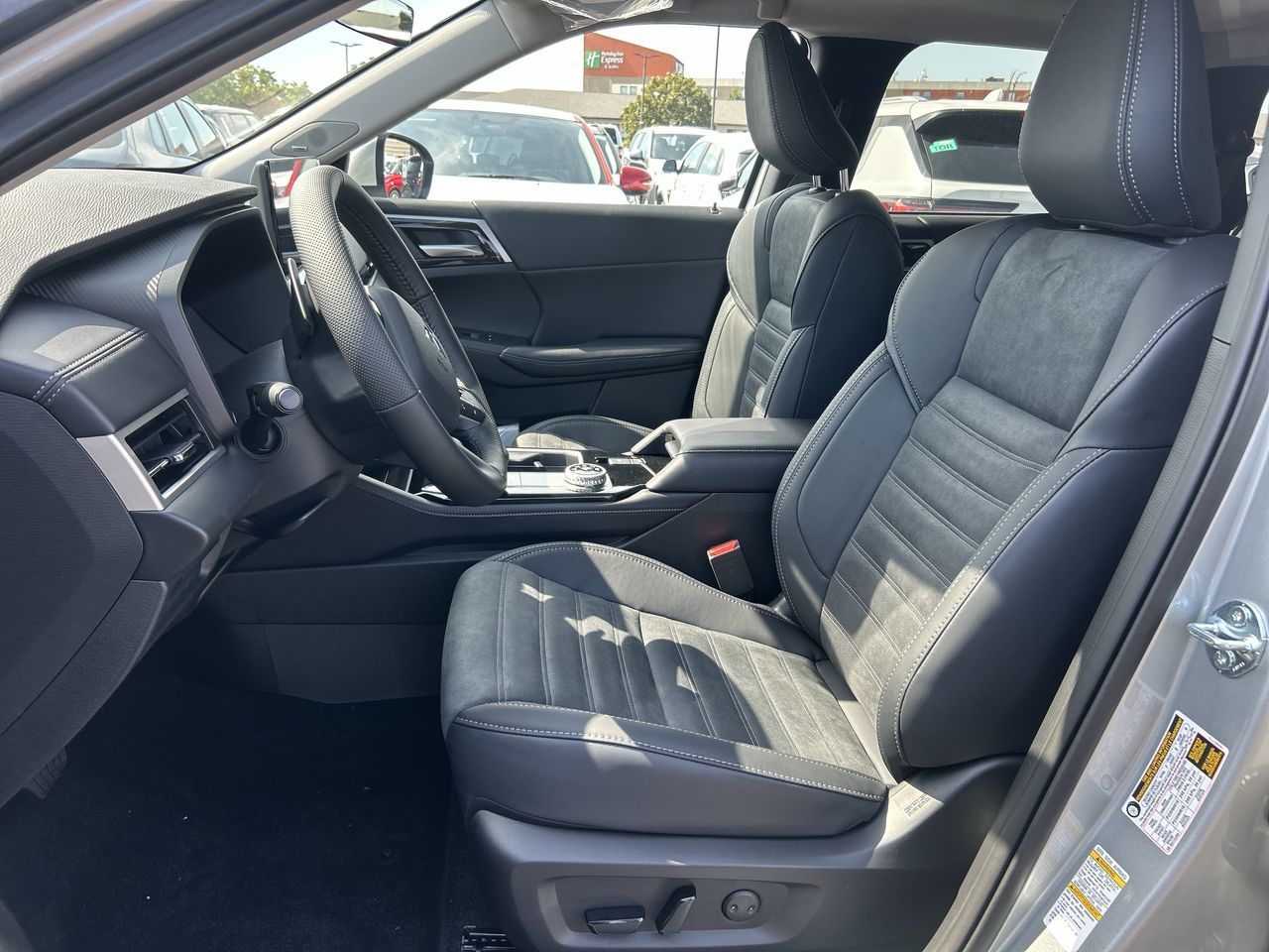 2025 Mitsubishi Outlander in Mississauga, Ontario