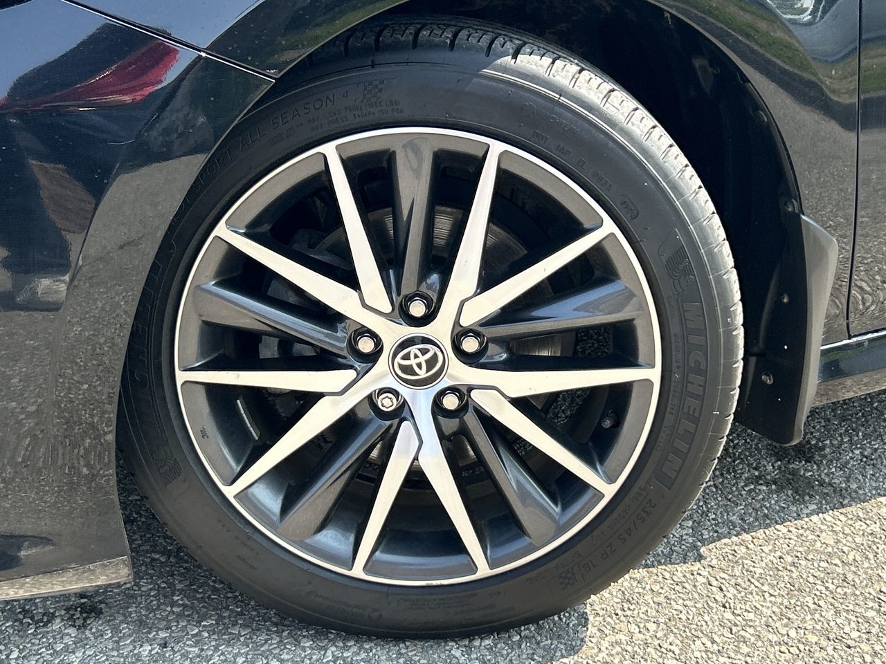 2022 Toyota Camry Hybrid in Mississauga, Ontario