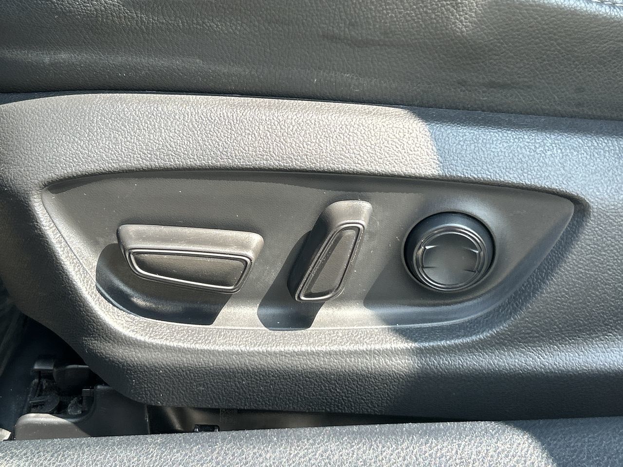2022 Toyota Camry Hybrid in Mississauga, Ontario