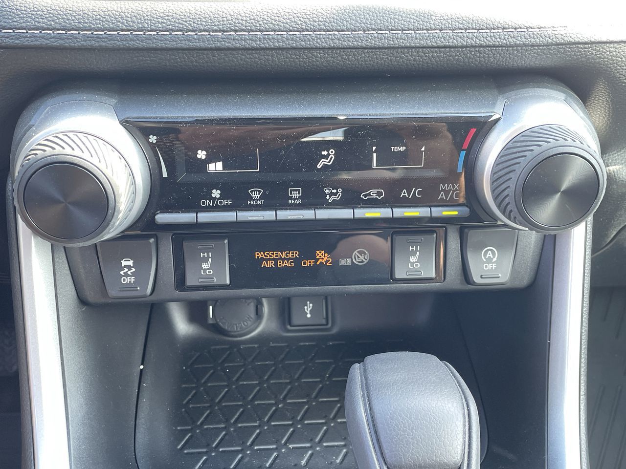2022 Toyota RAV4 in Mississauga, Ontario