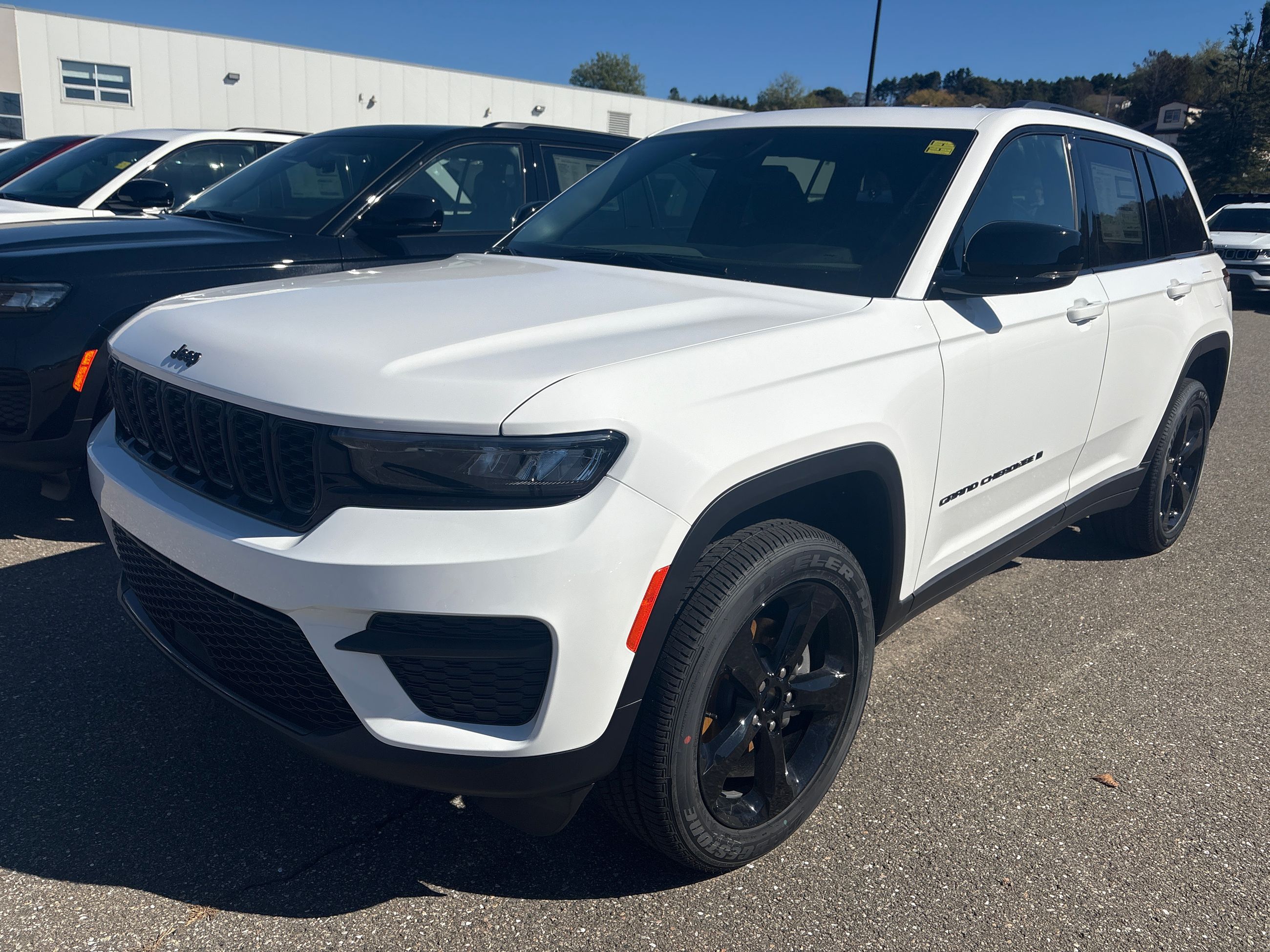2025 Jeep Grand Cherokee LAREDO ALTITUDE
