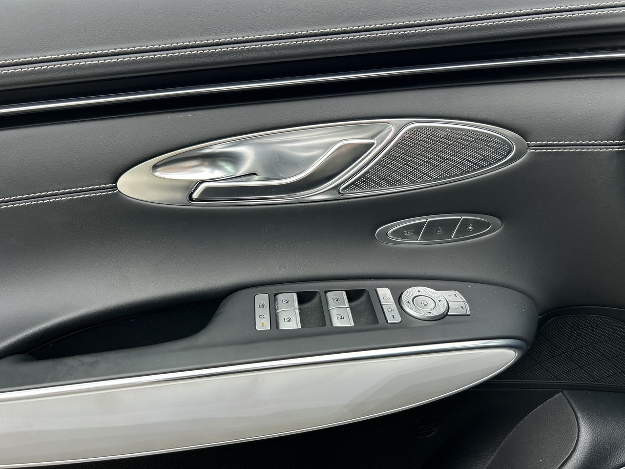2023 GENESIS GV70