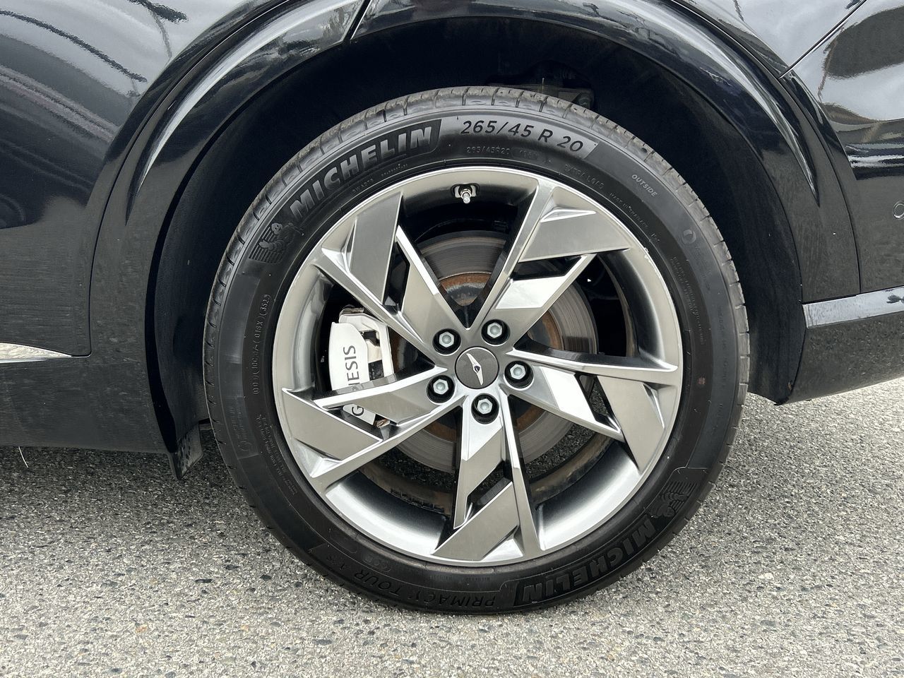 2023 GENESIS GV70