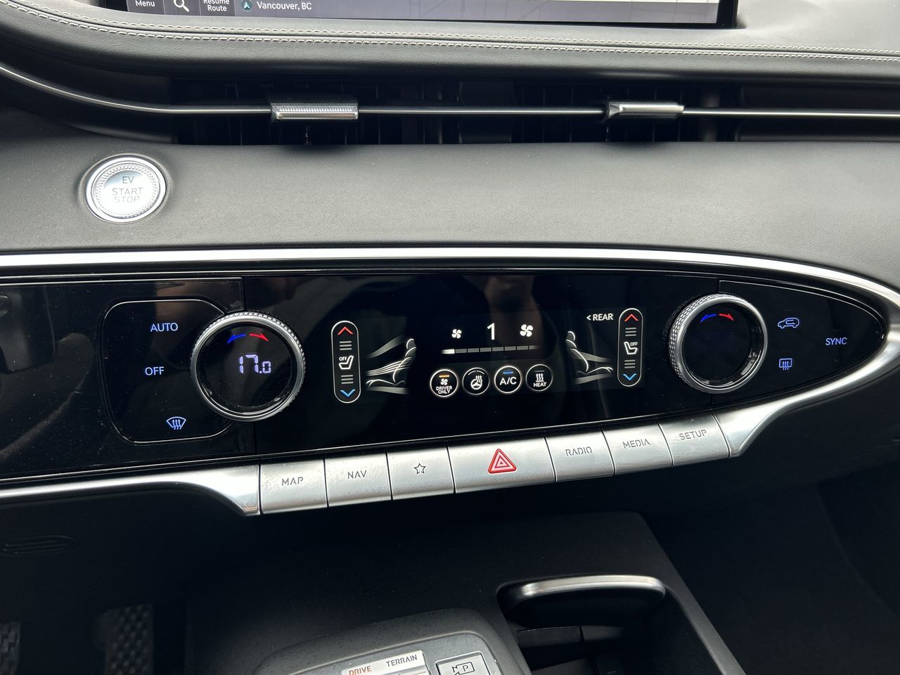 2023 GENESIS GV70