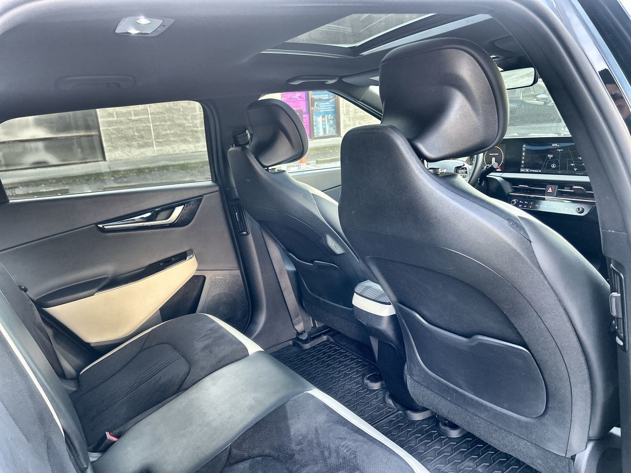 2023  Ev6
