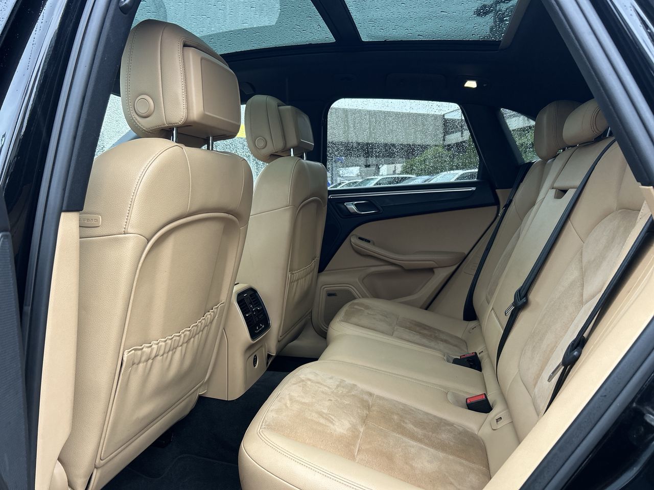 Porsche Macan  2017 à Vancouver, Colombie-Britannique