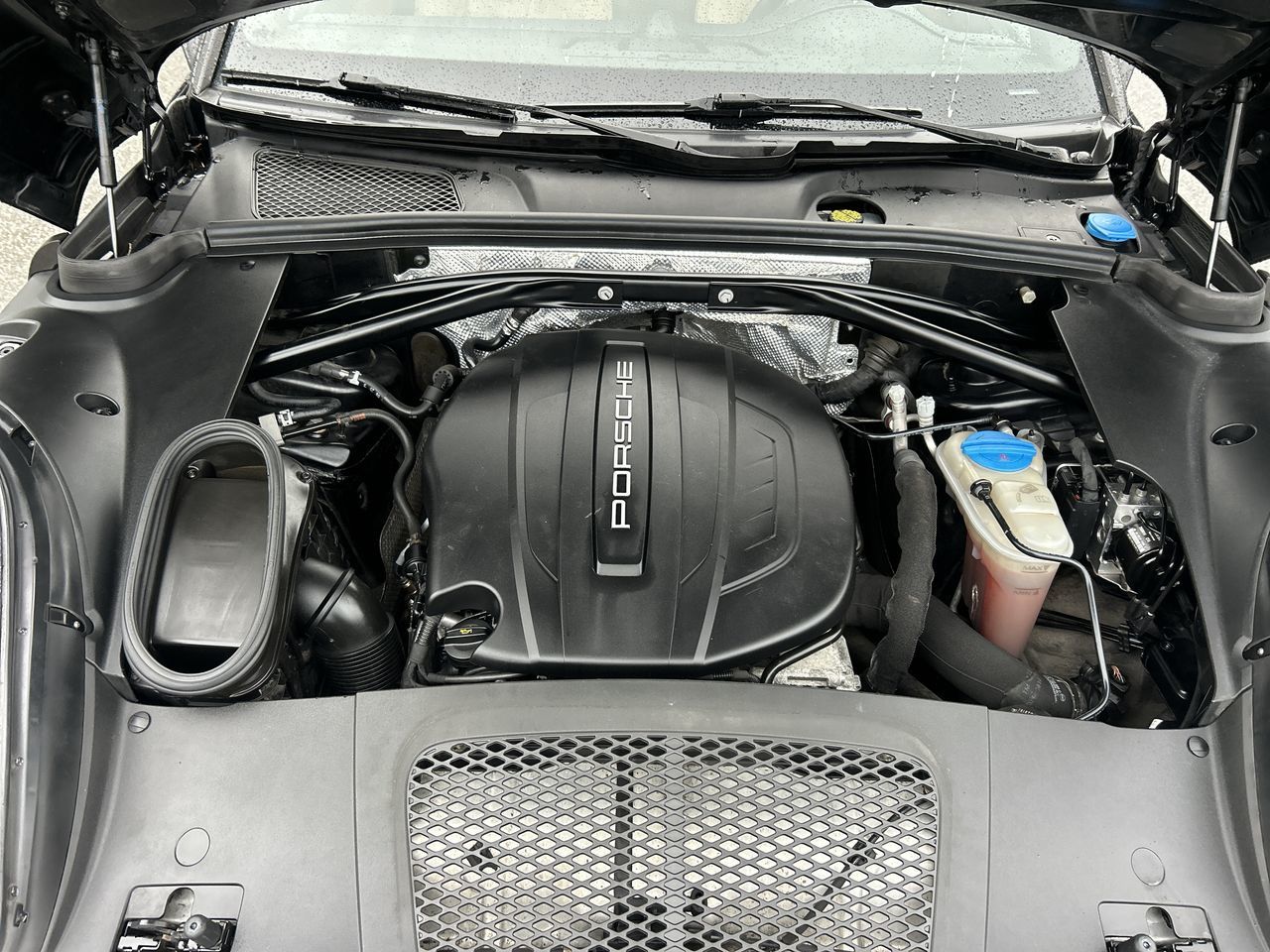 Porsche Macan  2017 à Vancouver, Colombie-Britannique