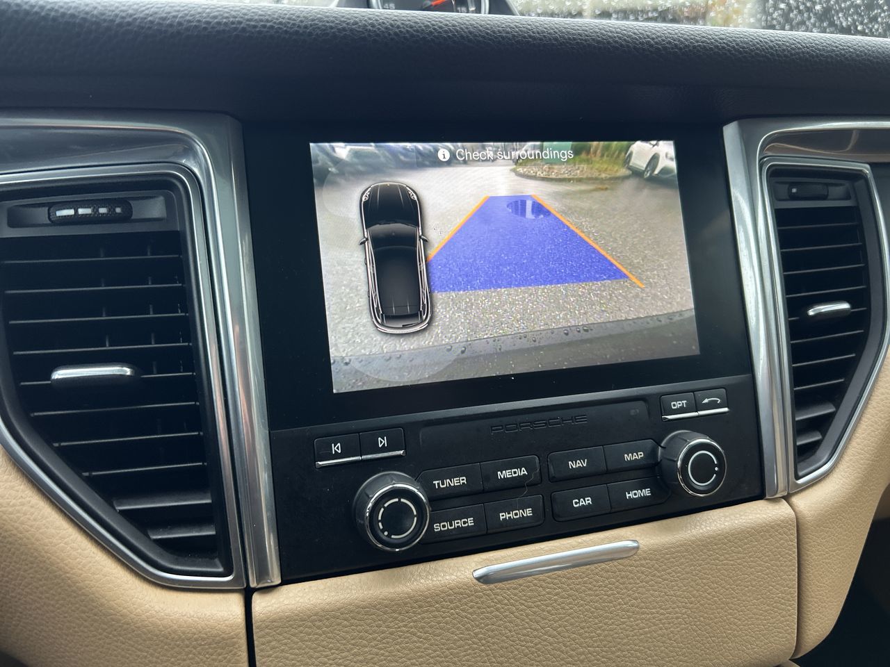 Porsche Macan  2017 à Vancouver, Colombie-Britannique