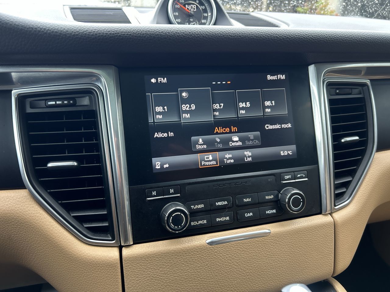 Porsche Macan  2017 à Vancouver, Colombie-Britannique