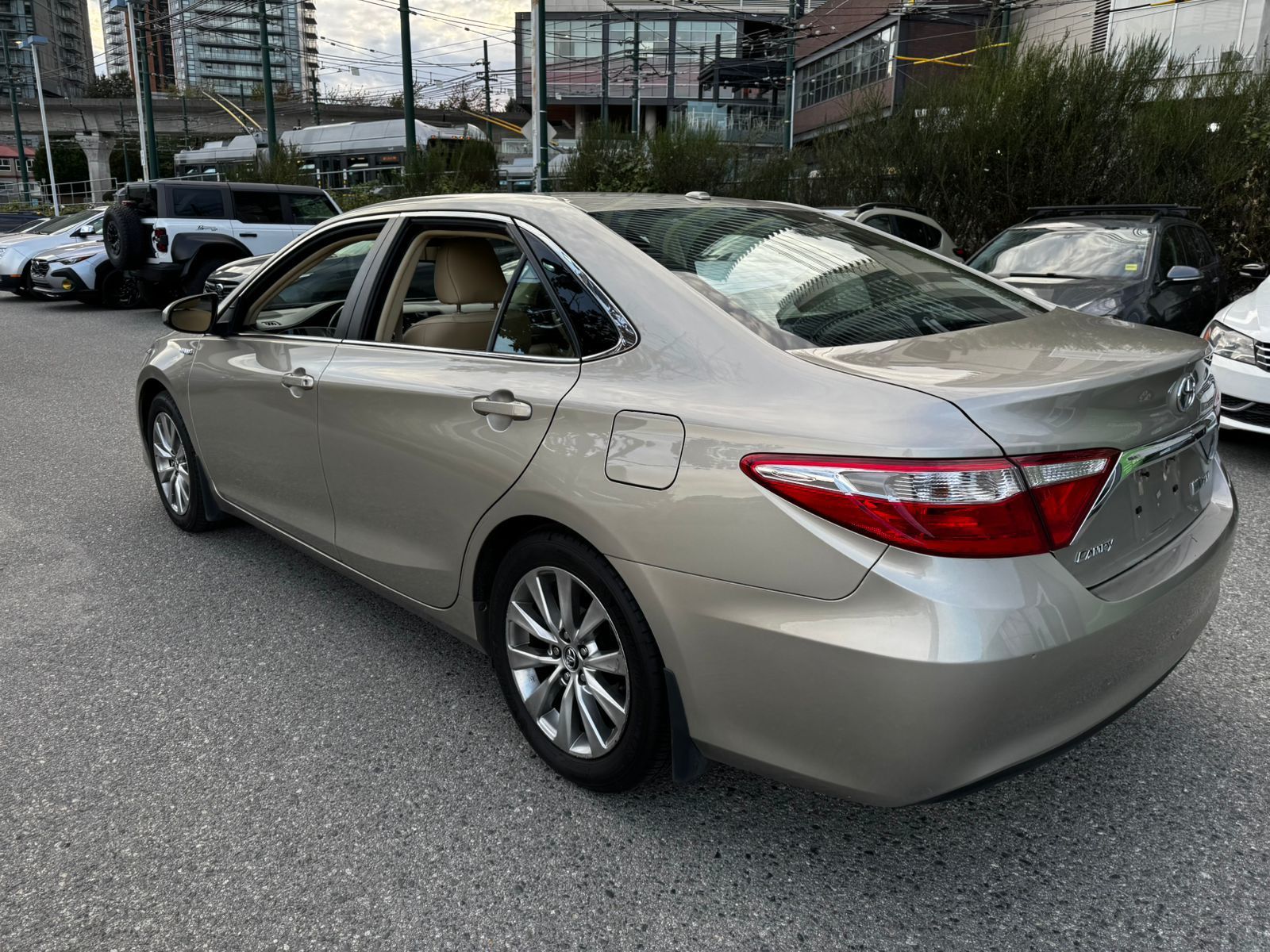 2016 Toyota Camry Hybrid