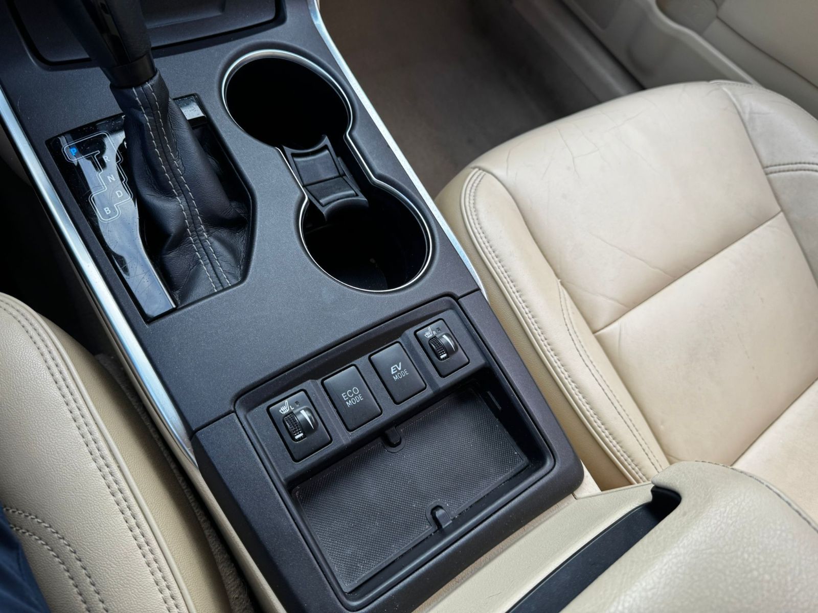 2016 Toyota Camry Hybrid