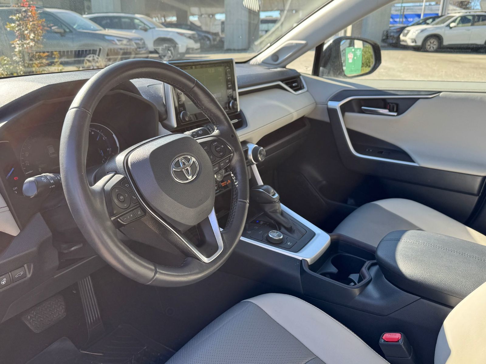 Toyota RAV4 Hybrid  2021 à Vancouver, Colombie-Britannique