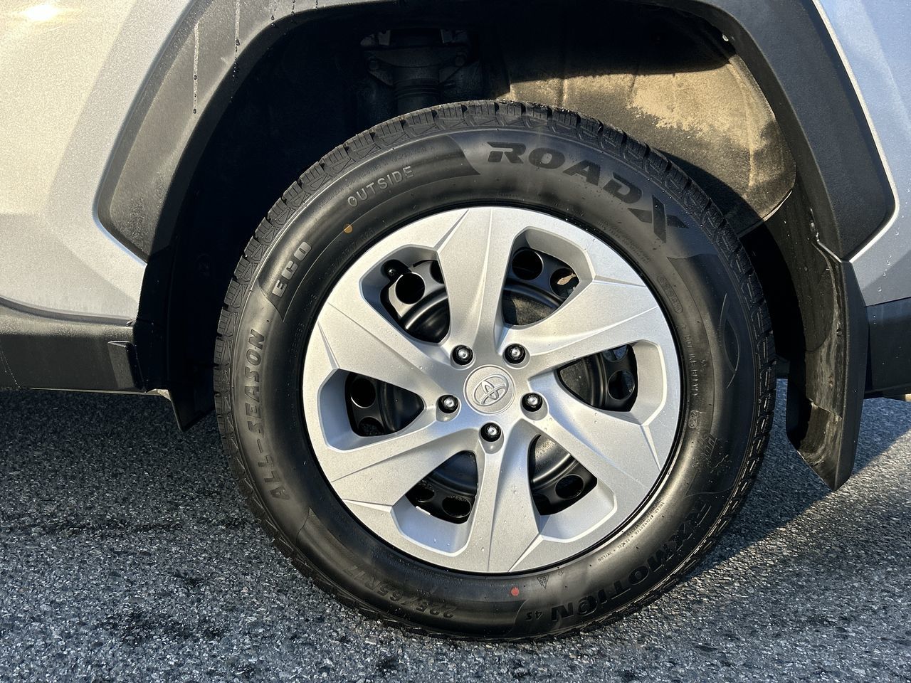 Toyota RAV4  2024 à Vancouver, Colombie-Britannique