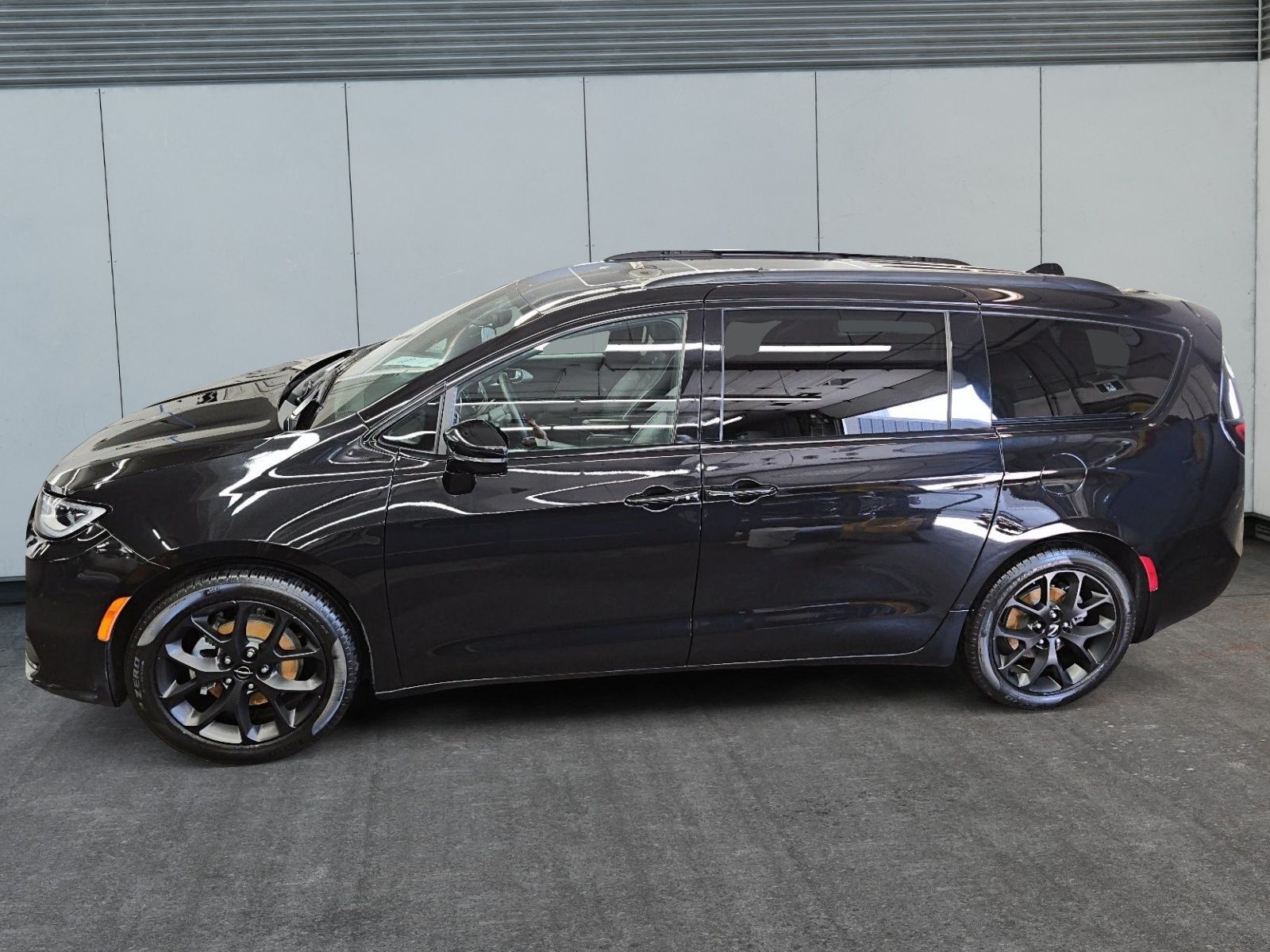 Photo 2025 Chrysler Pacifica Limited #5