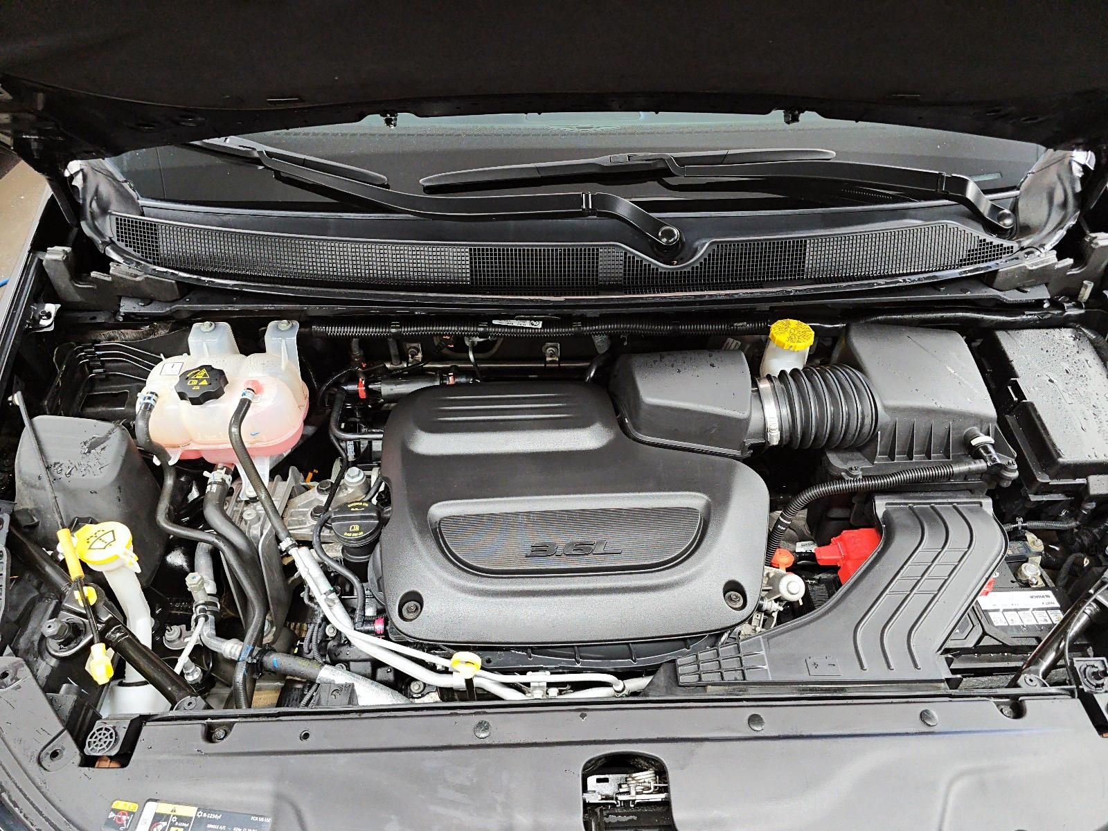 Photo 2025 Chrysler Pacifica Limited #8