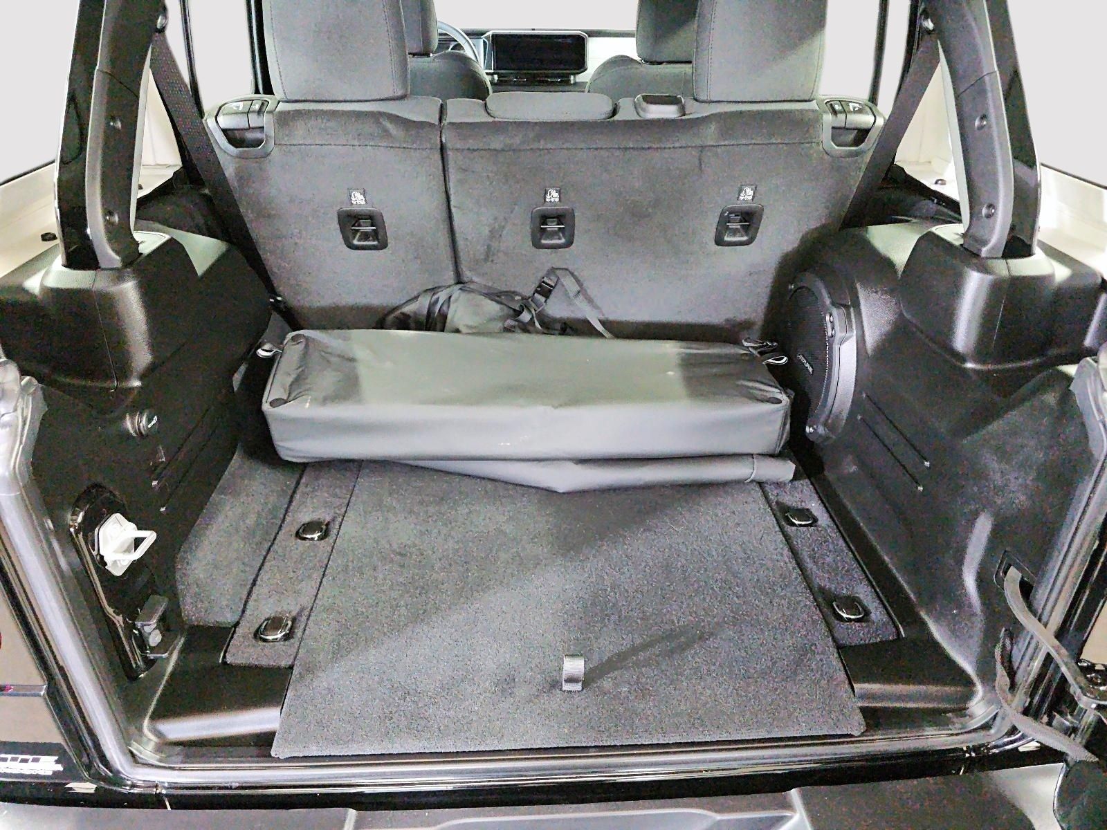 Photo 2024 Jeep Wrangler Sahara #6
