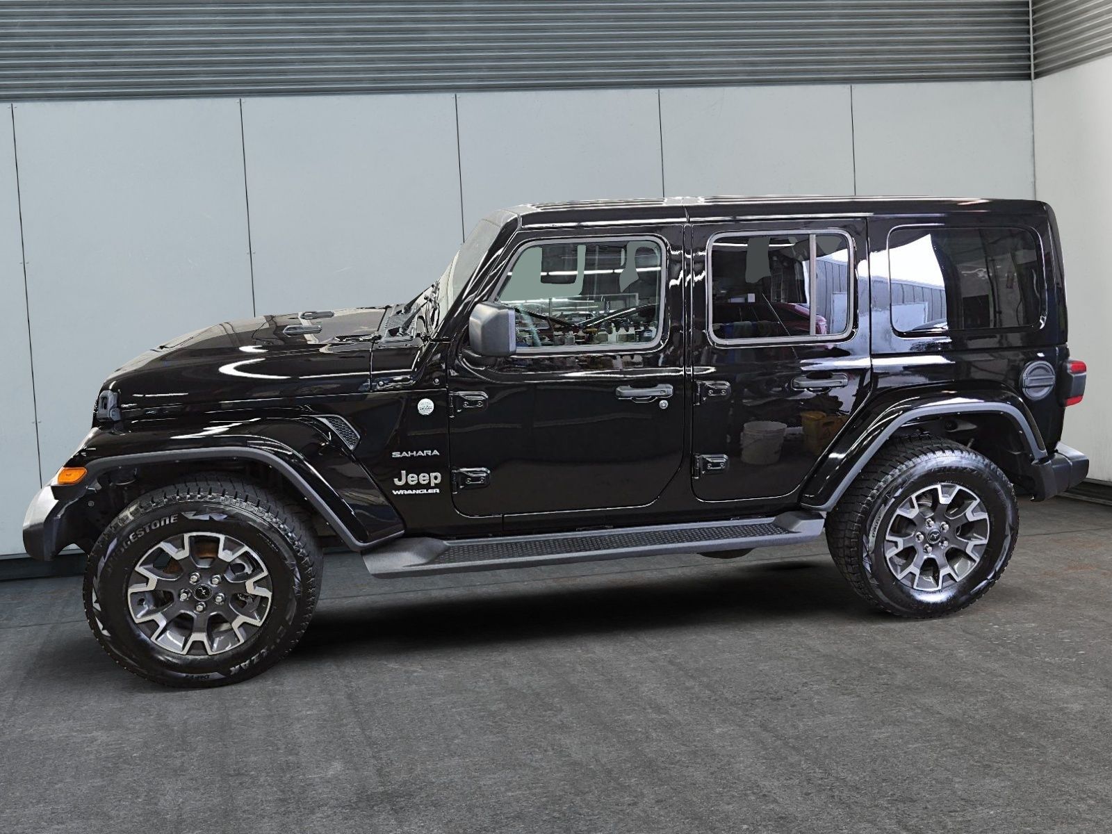 Photo 2024 Jeep Wrangler Sahara #5