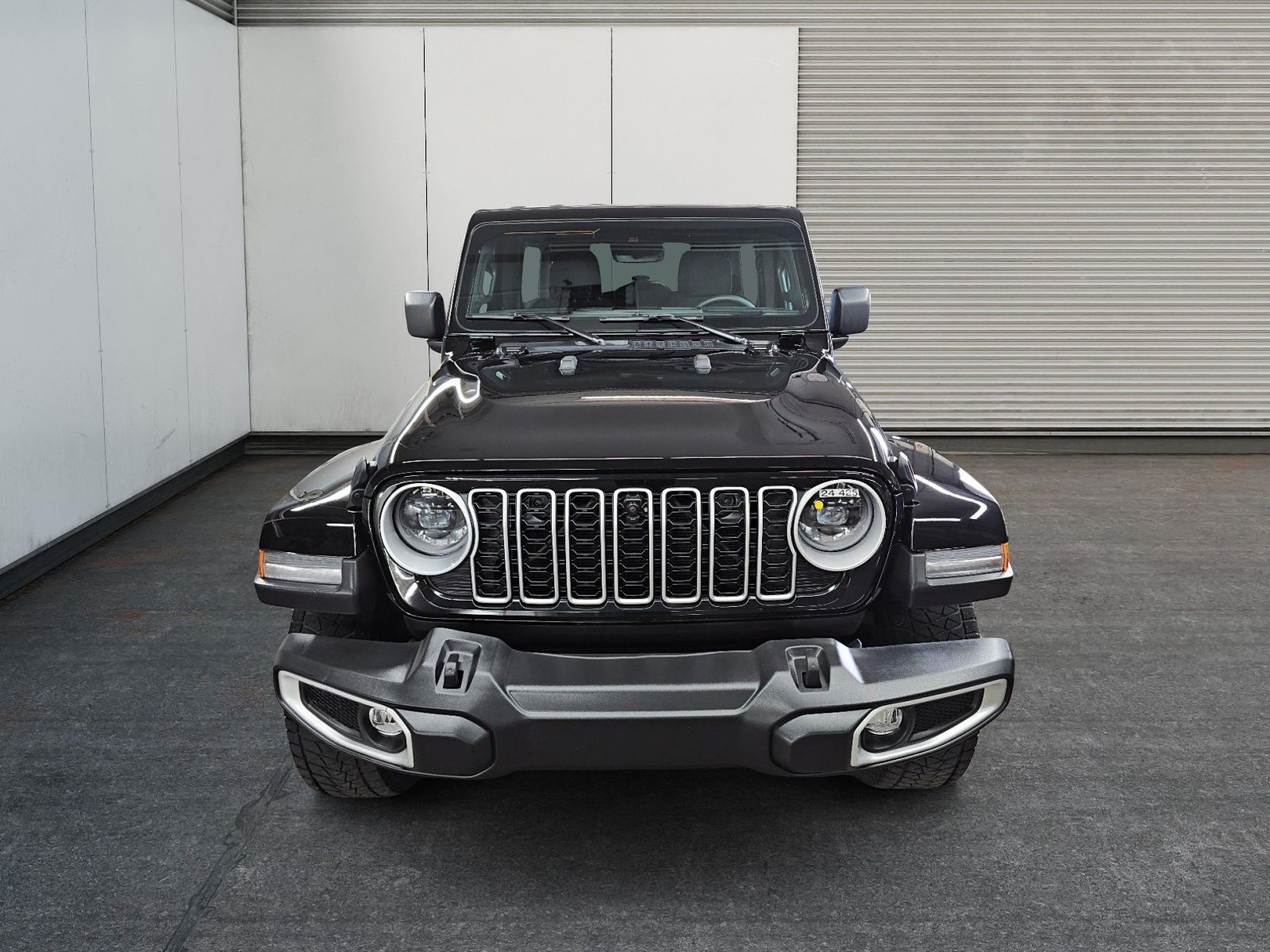 Photo 2024 Jeep Wrangler Sahara #2
