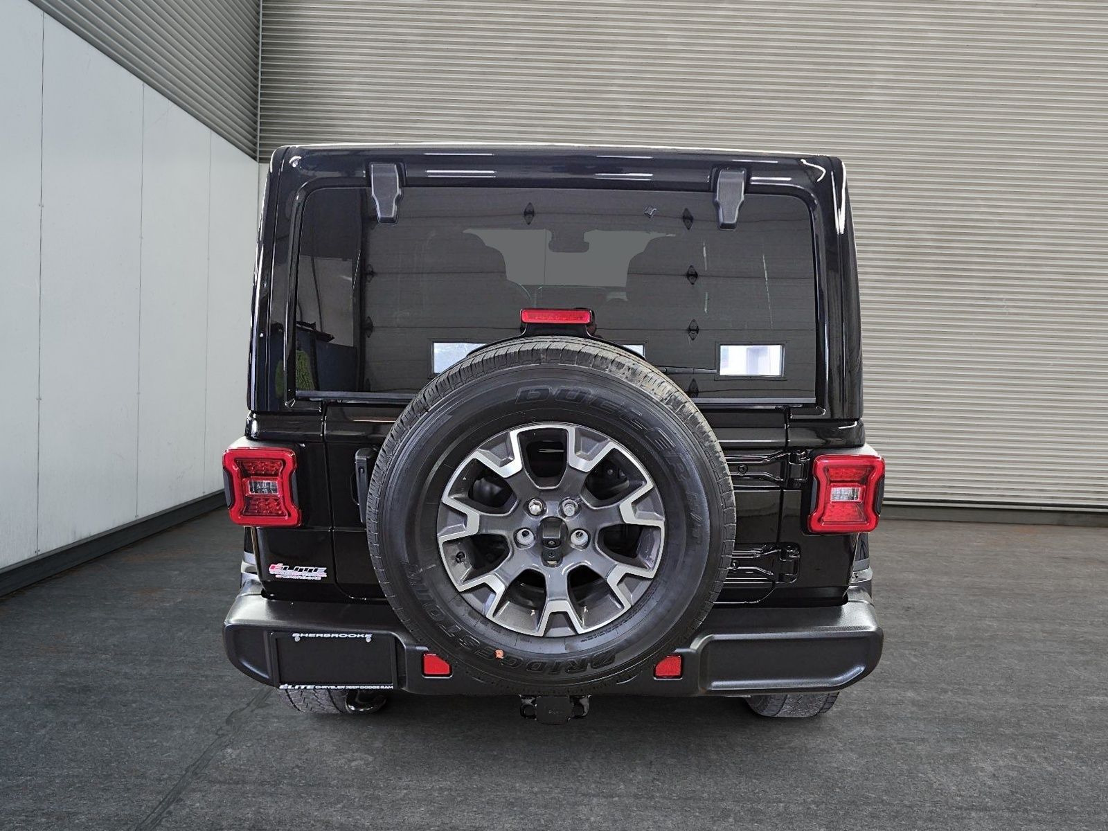 Photo 2024 Jeep Wrangler Sahara #3