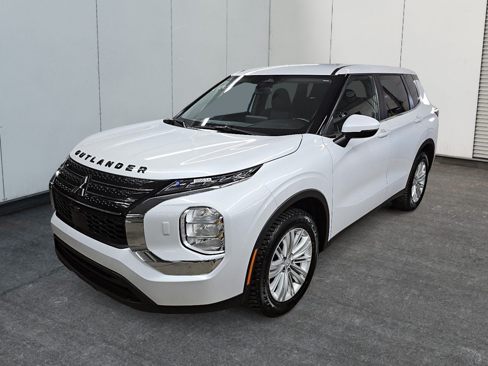 2023 Mitsubishi Outlander ES // S-AWD // 2.5L