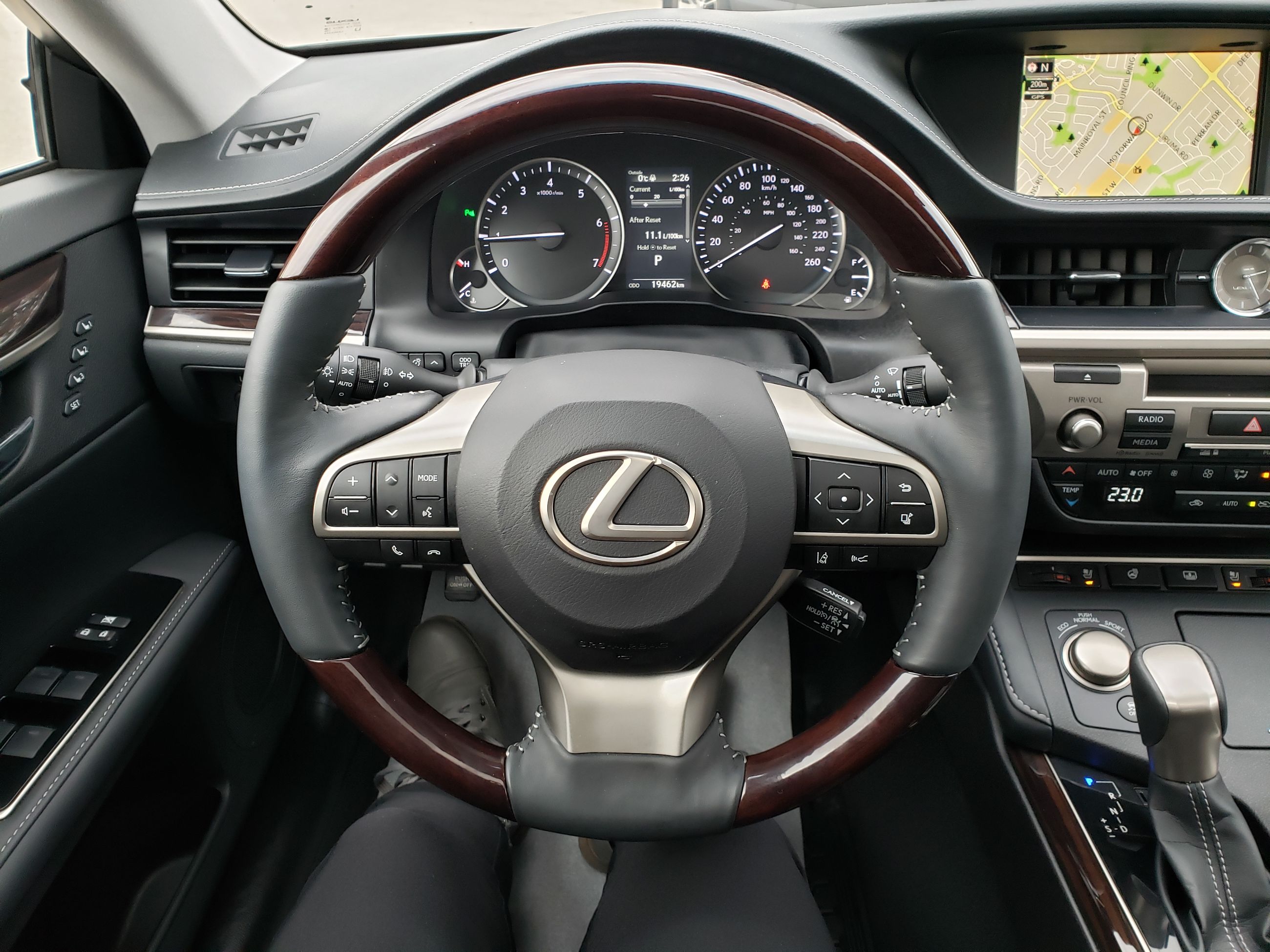 7402835 03789 2018 lexus es 008