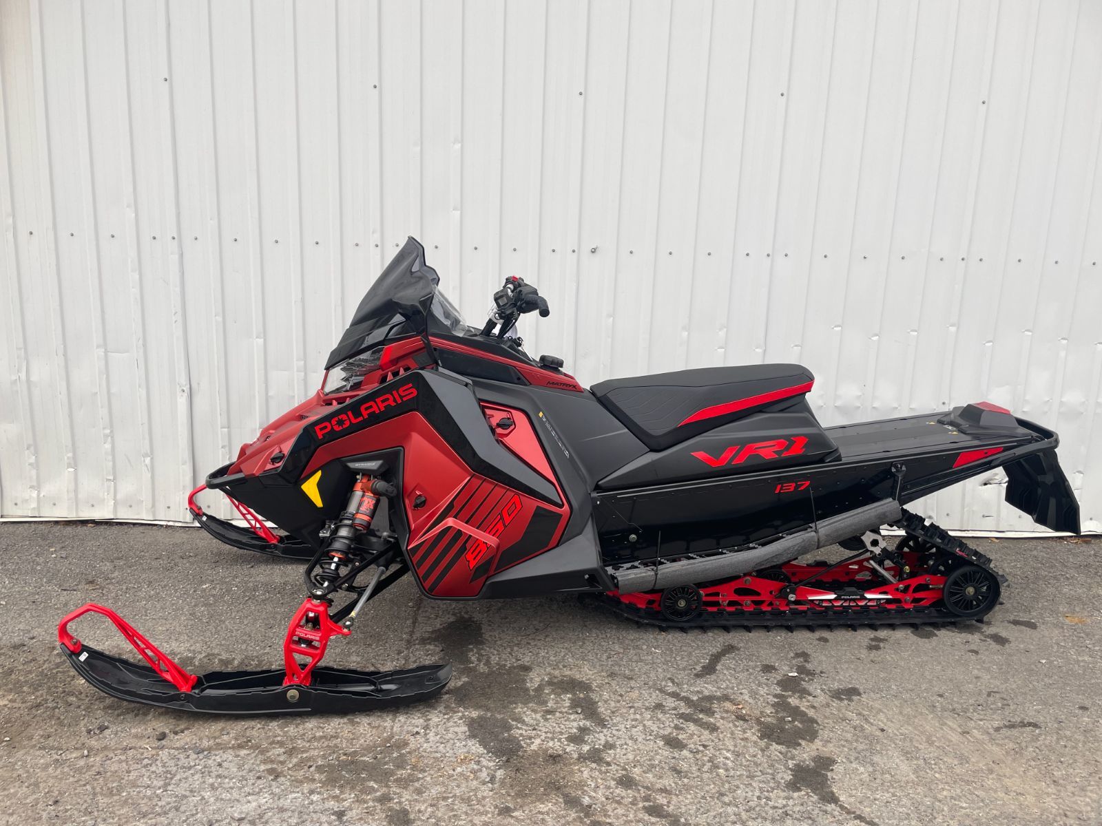 Polaris 850 INDY VR1 Dynamix 137 2025