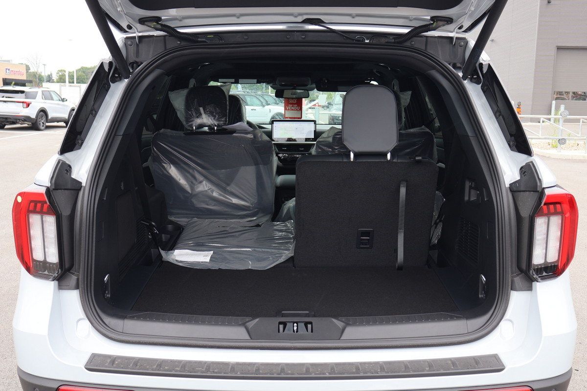 Photo 2026 Ford Explorer ST-Line #8