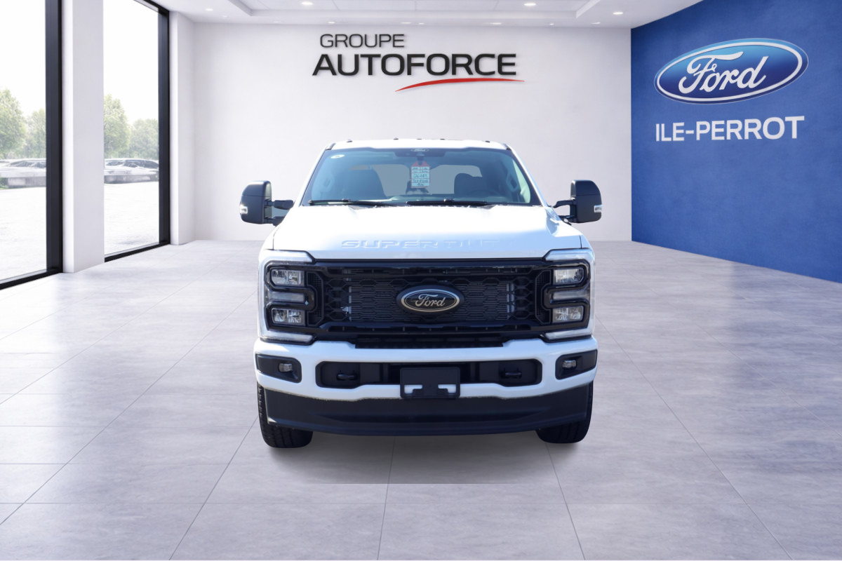 Photo Ford F-250 XLT 2026 #2