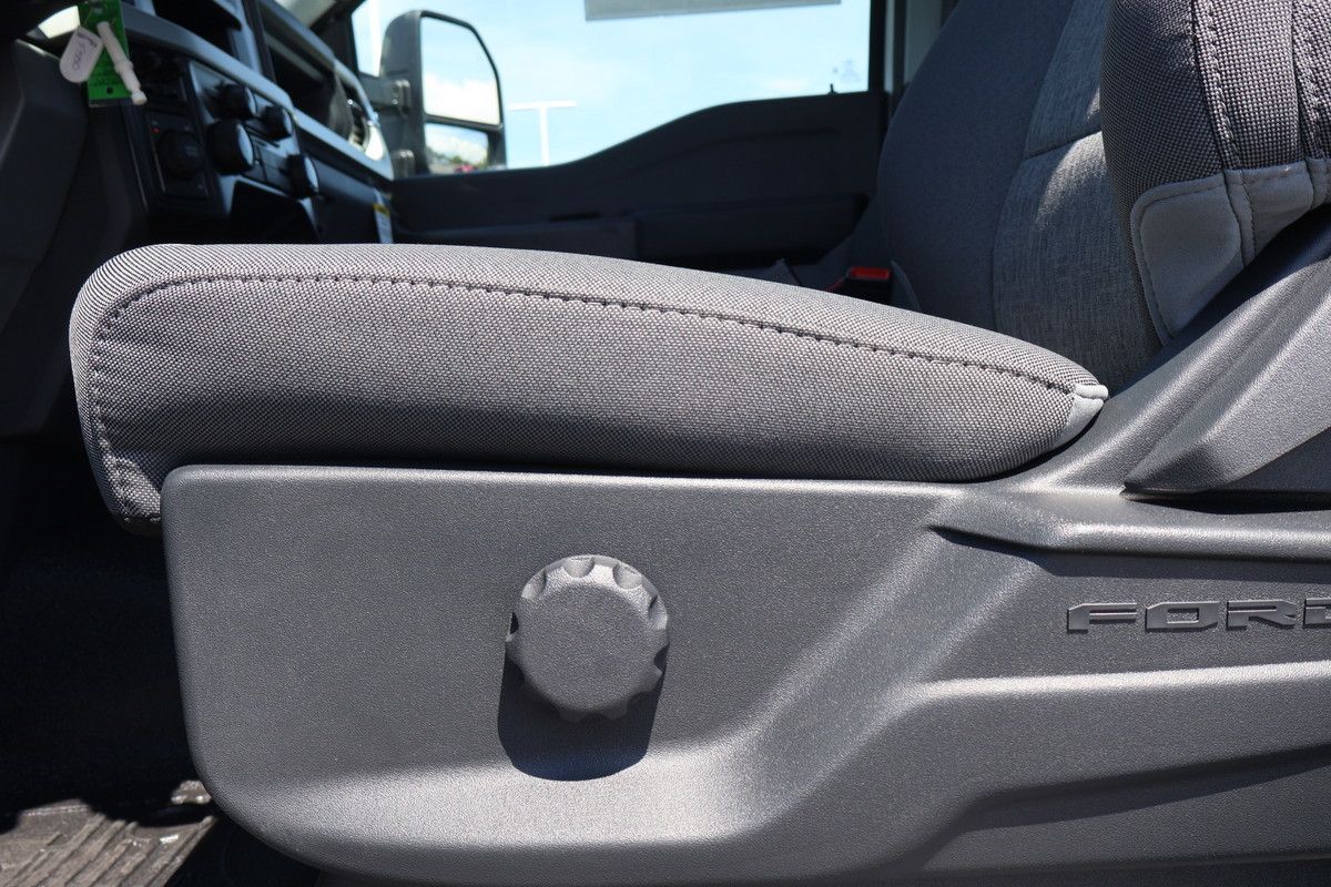 Photo 2026 Ford F-550 XL #8