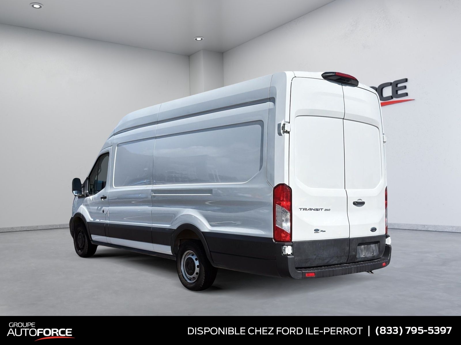 Photo Ford Transit Cargo Van High Roof 2023 #4