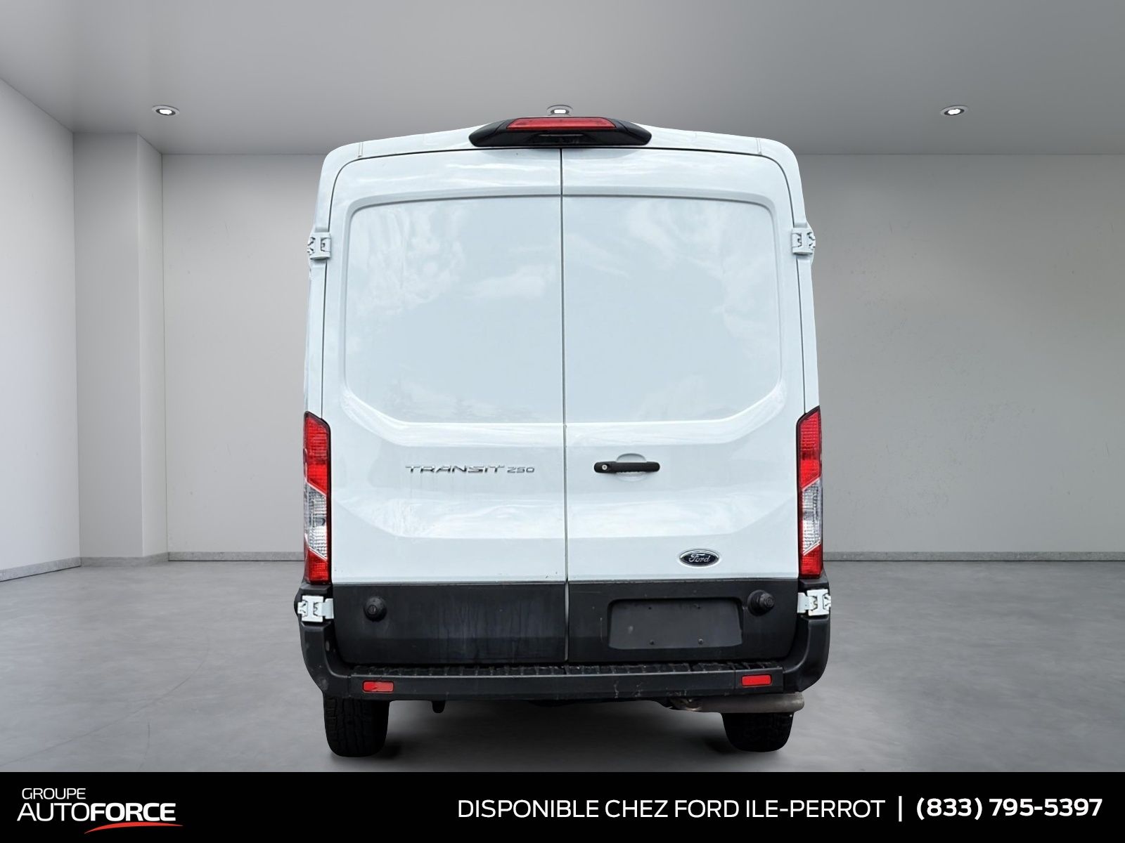 Photo 2024 Ford Transit Cargo Van Medium Roof #3