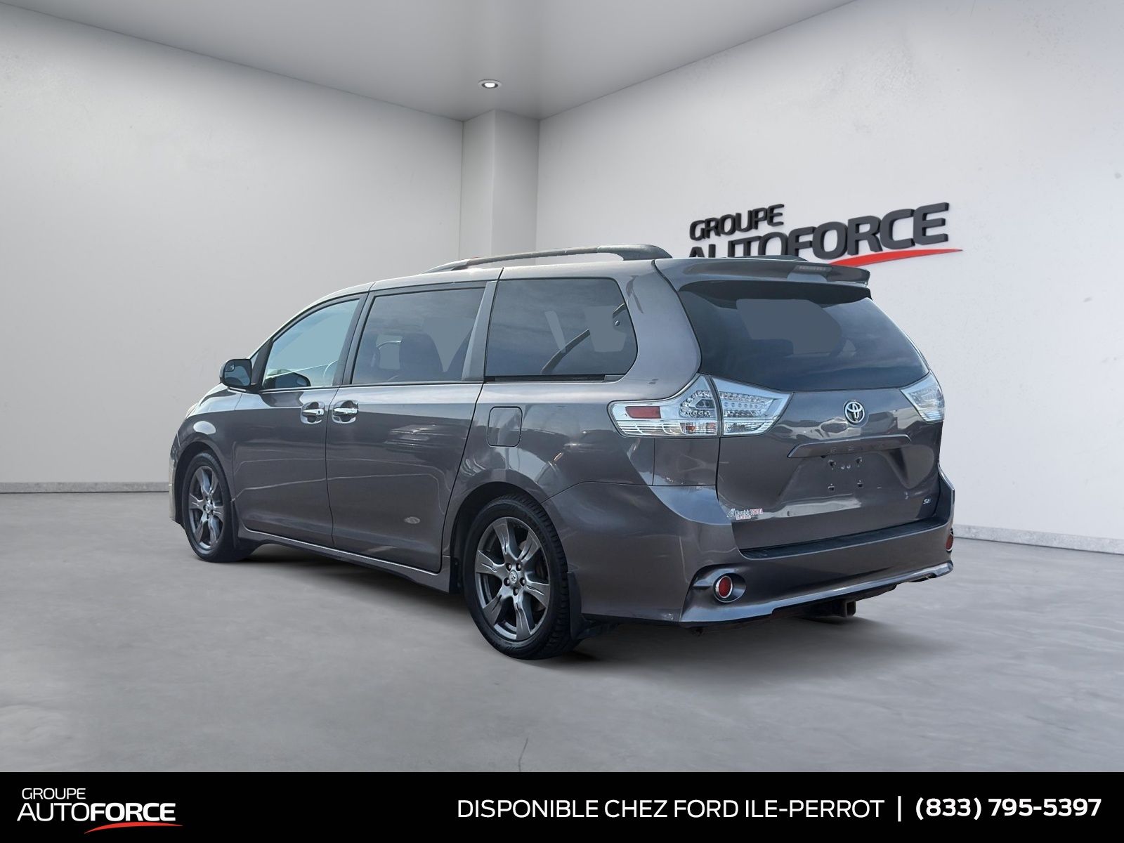Photo Toyota Sienna SE 2017 #4