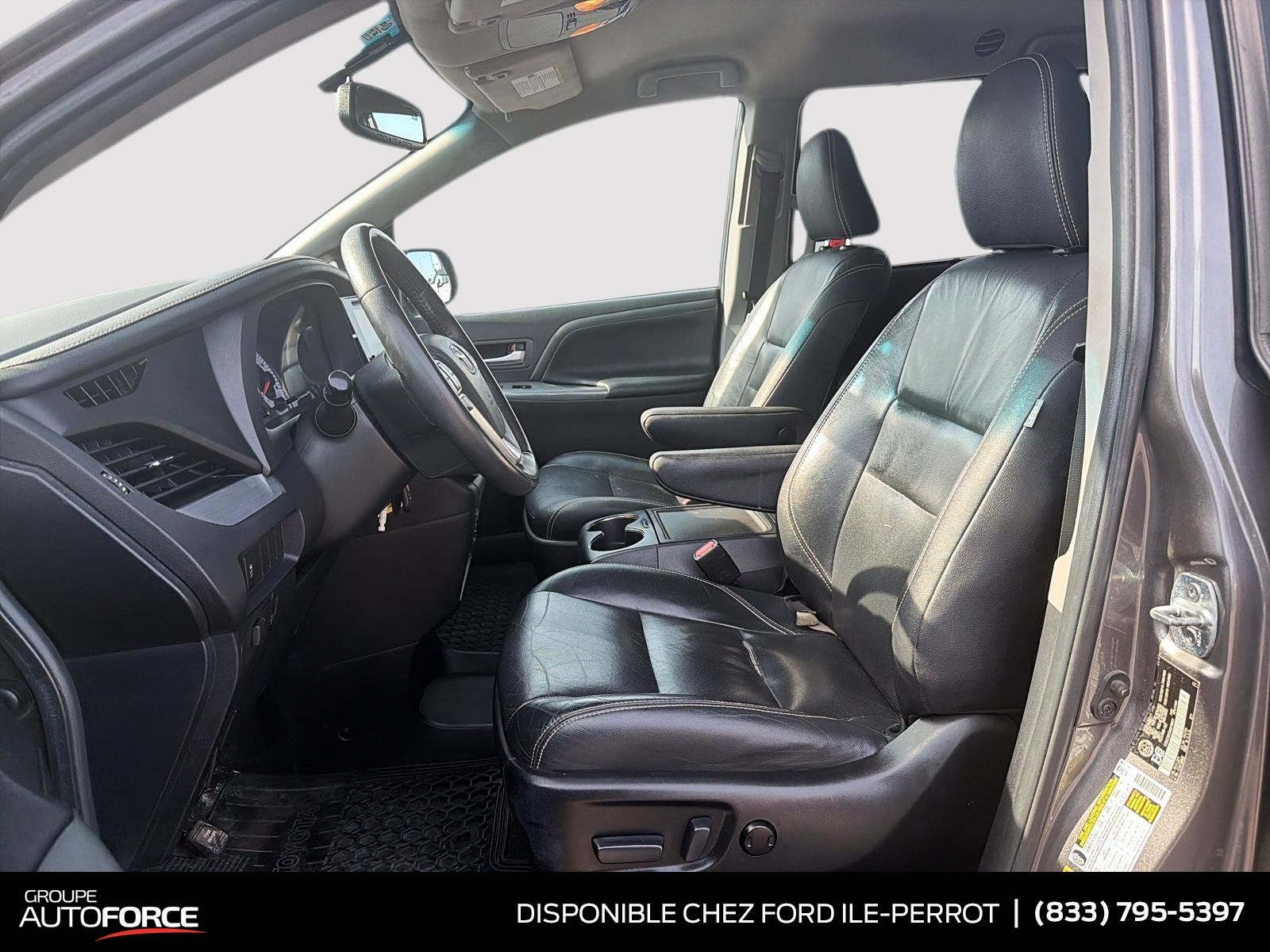 Photo Toyota Sienna SE 2017 #8