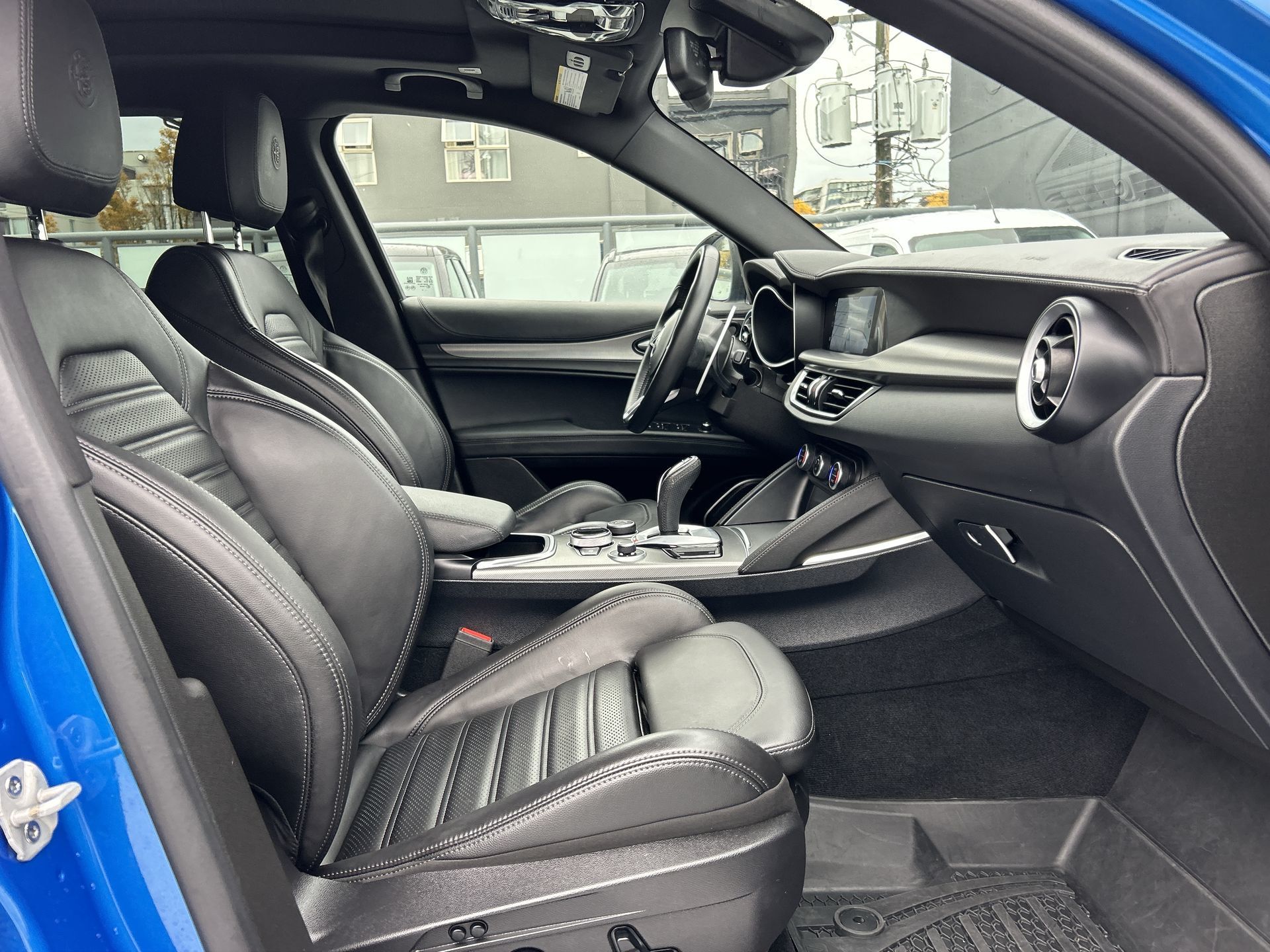 Alfa Romeo Stelvio  2022 à Vancouver, Colombie-Britannique