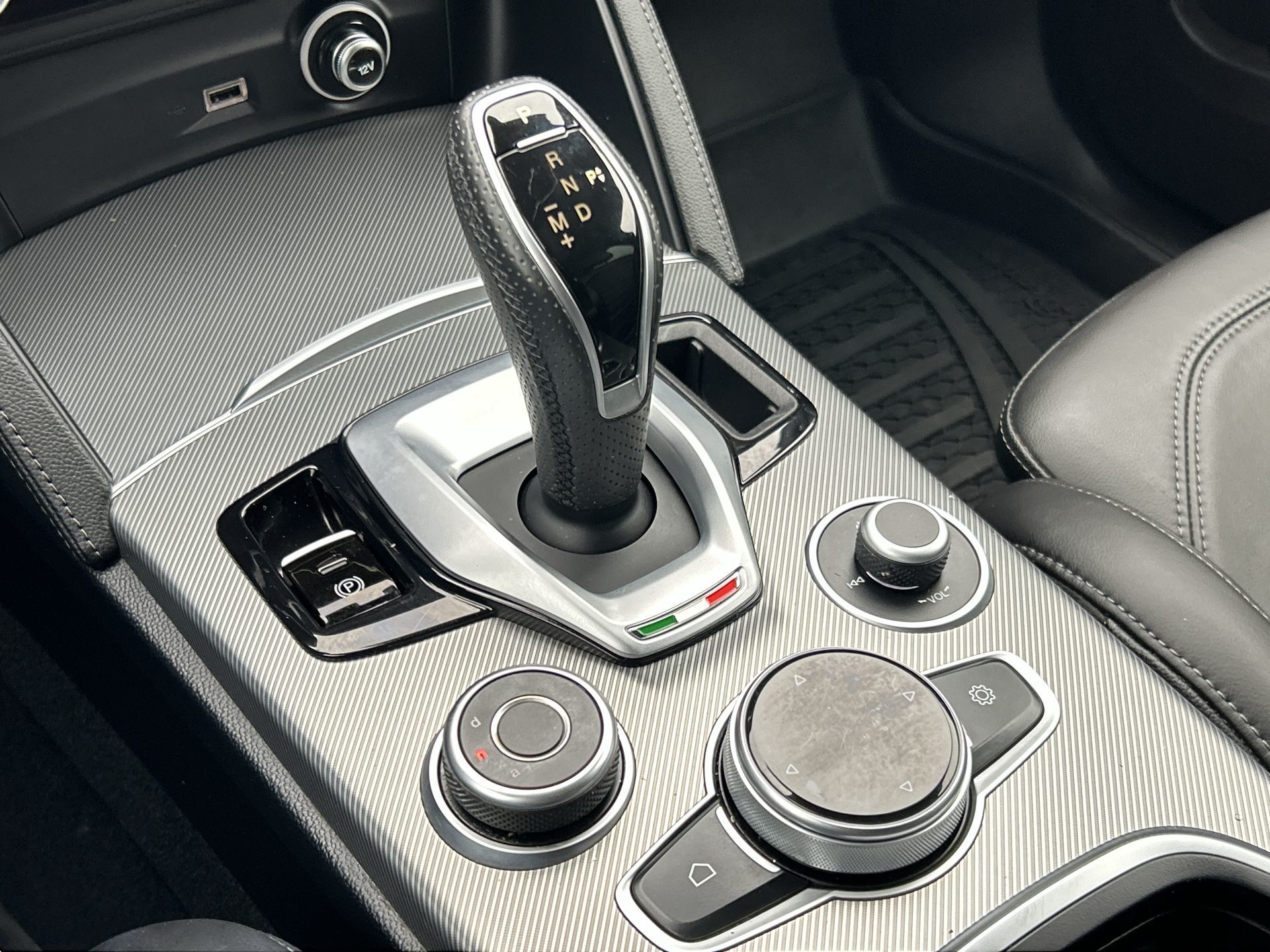 Alfa Romeo Stelvio  2022 à Vancouver, Colombie-Britannique