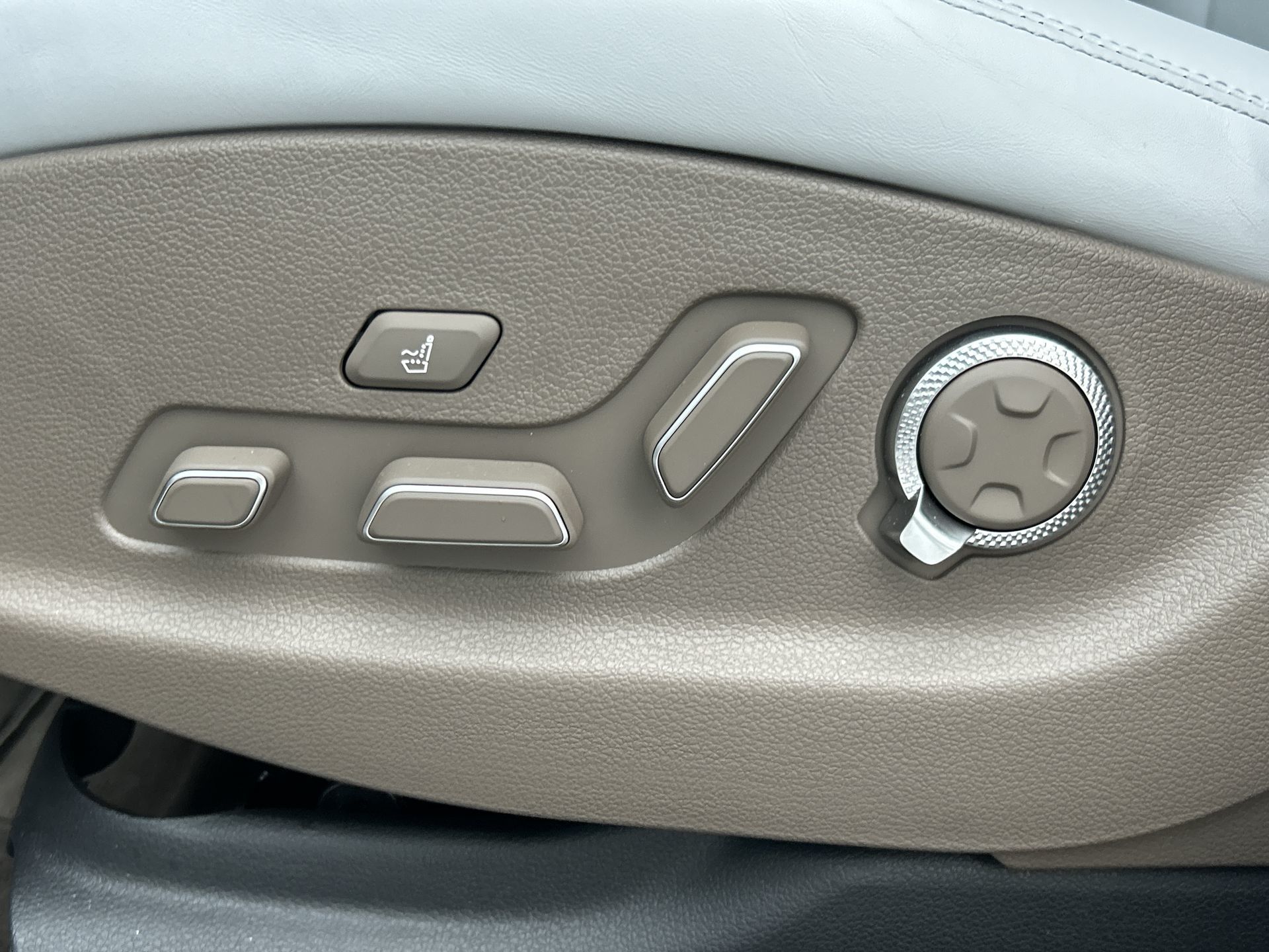 2026 GENESIS Electrified GV70