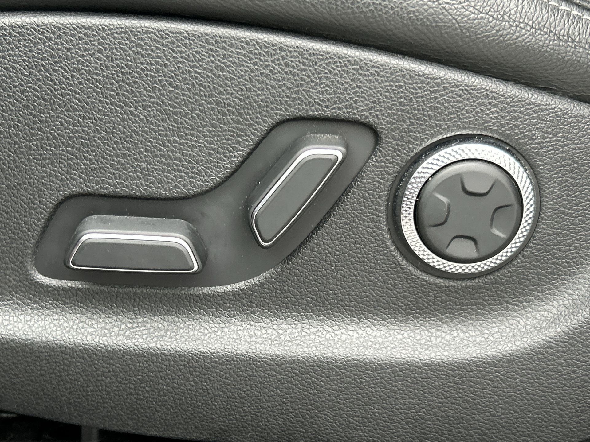 2023 GENESIS GV70 in Vancouver, British Columbia