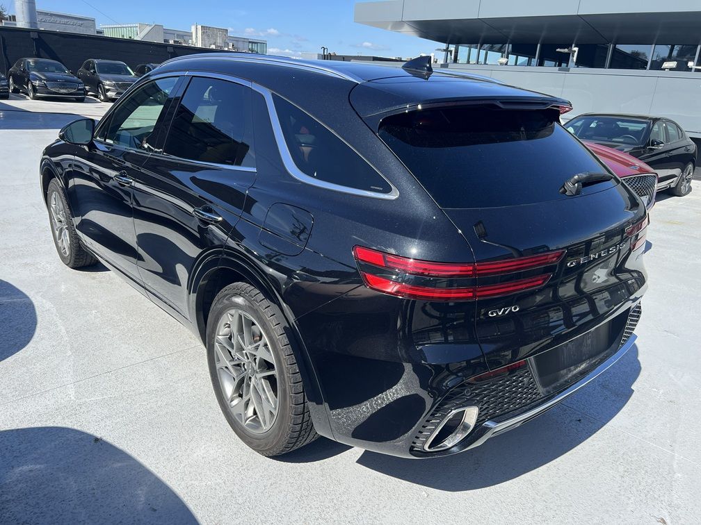 2023 GENESIS GV70