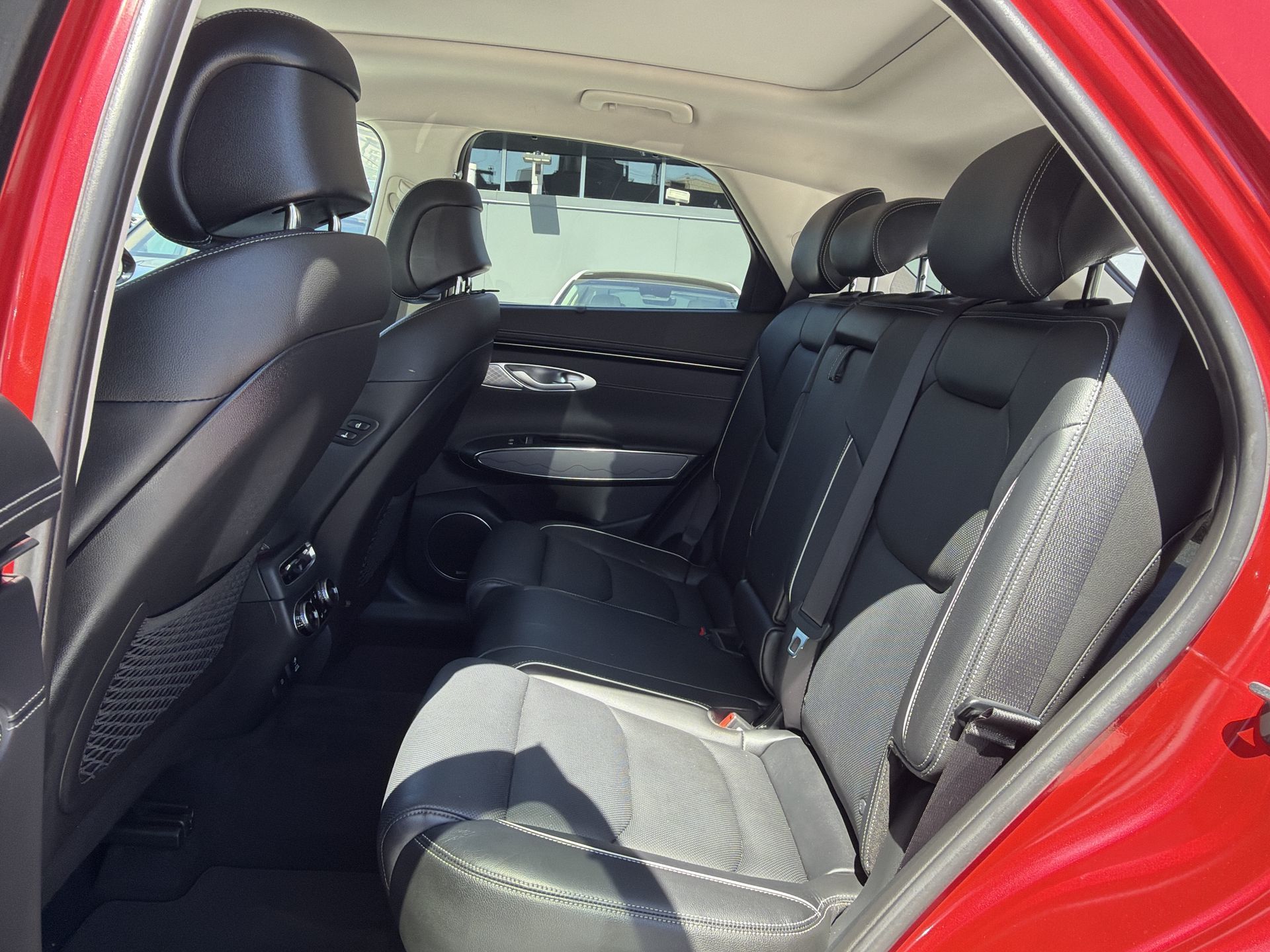2025 GENESIS GV70