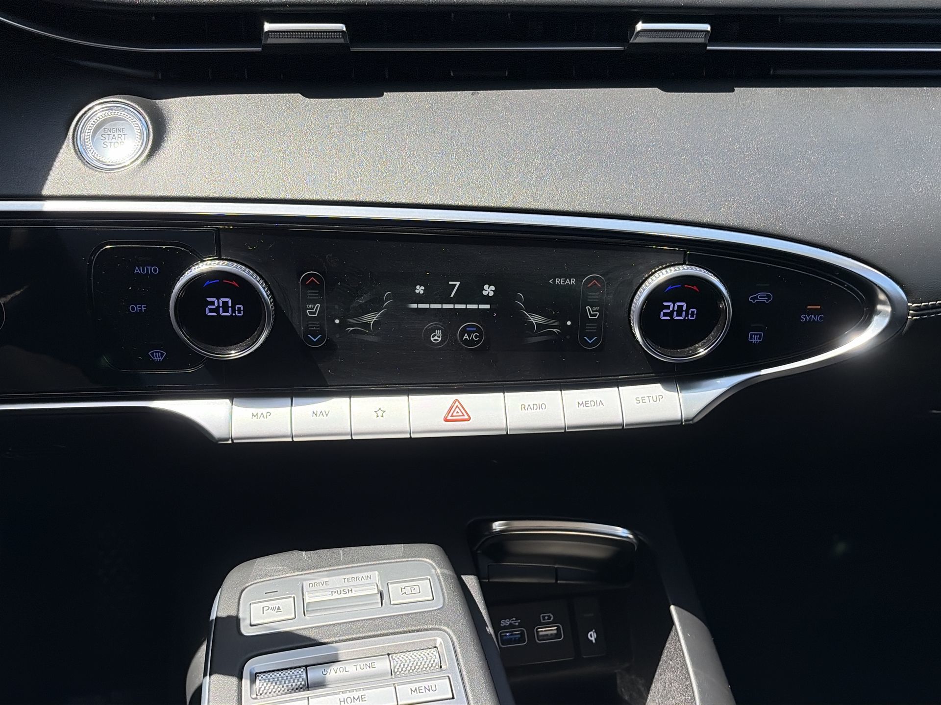 2025 GENESIS GV70