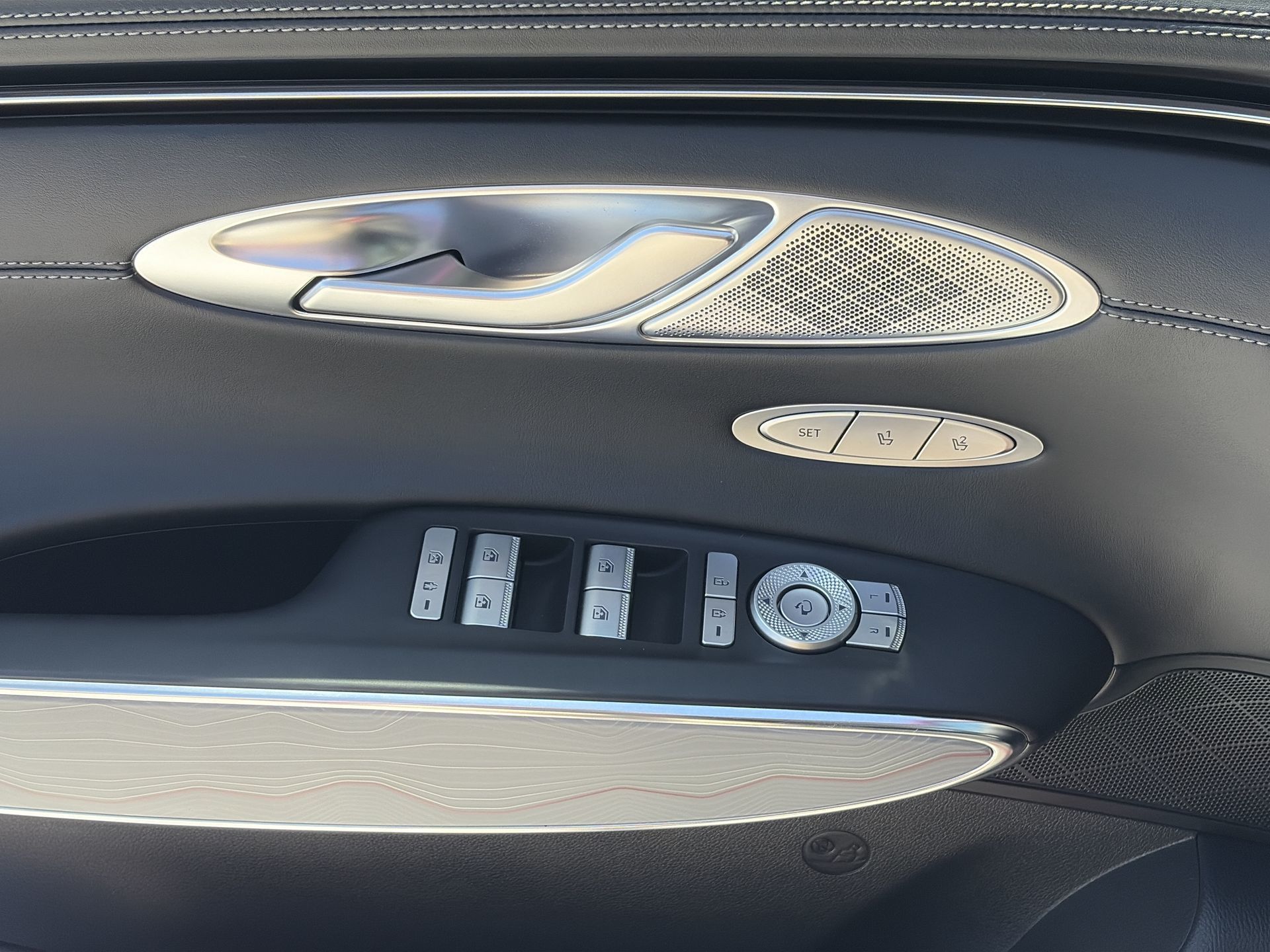 2025 GENESIS GV70