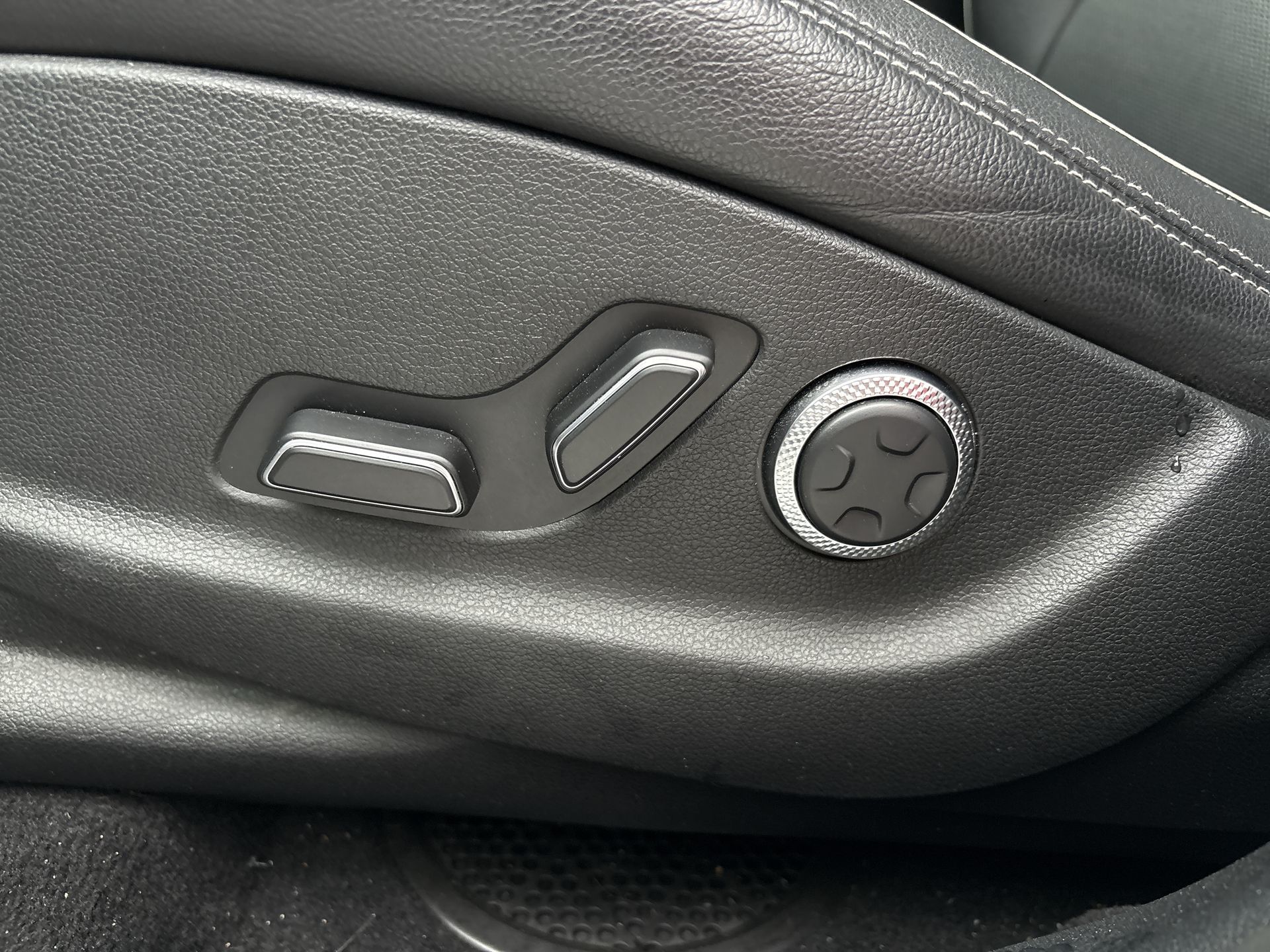2025  GV70