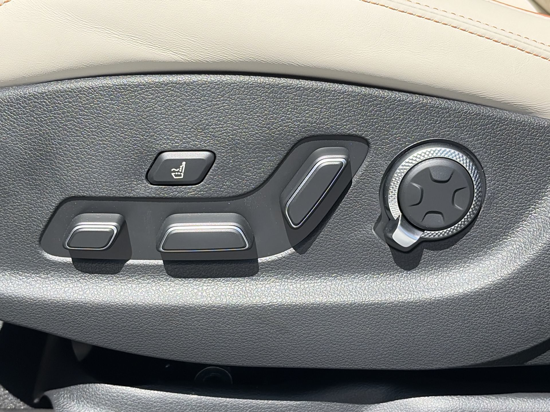 2026 GENESIS GV70