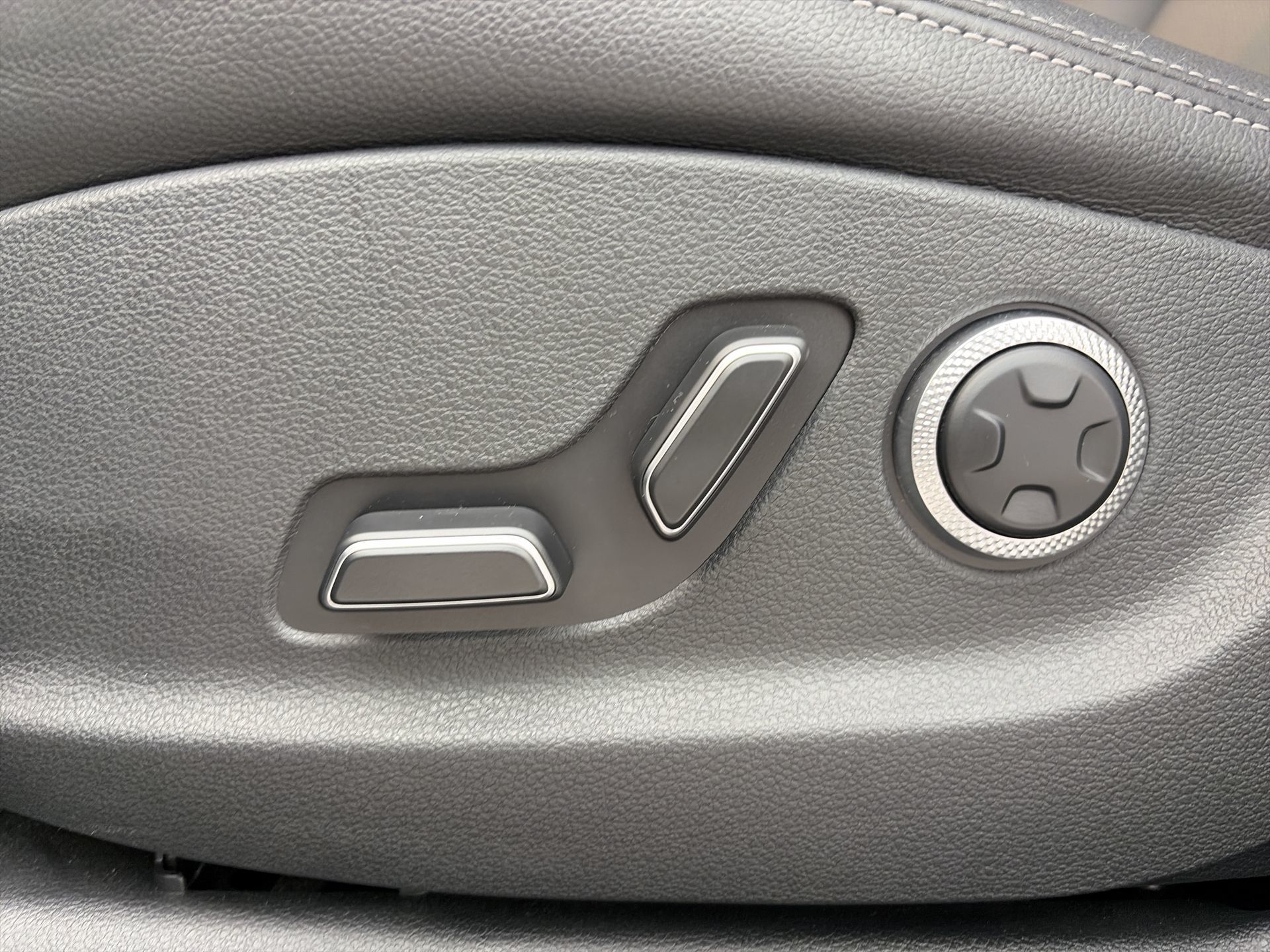 2026 GENESIS GV70