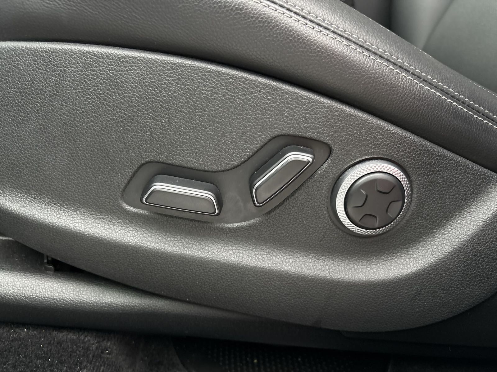 2026 GENESIS GV70