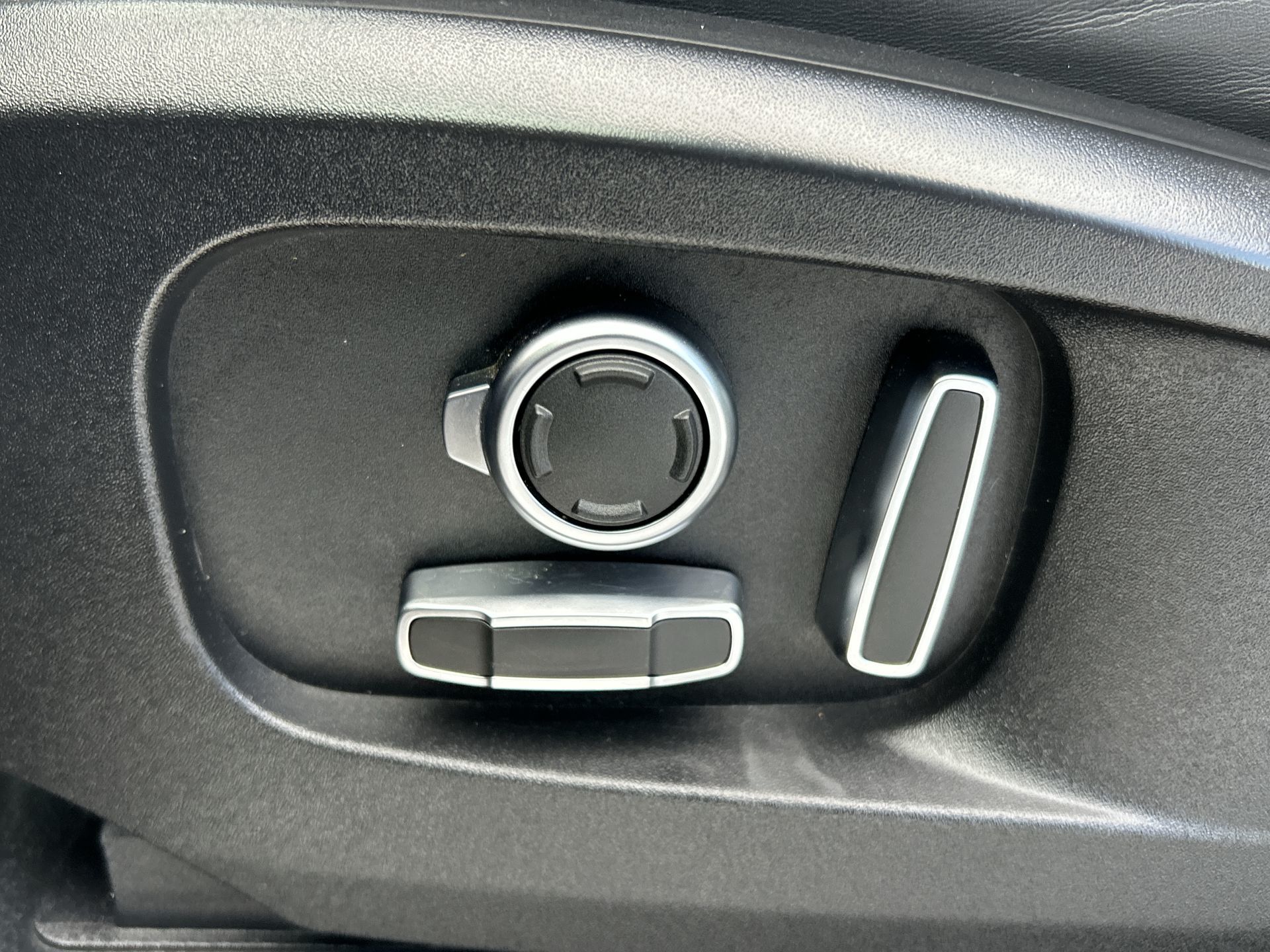 2023 Land Rover Defender in Vancouver, British Columbia